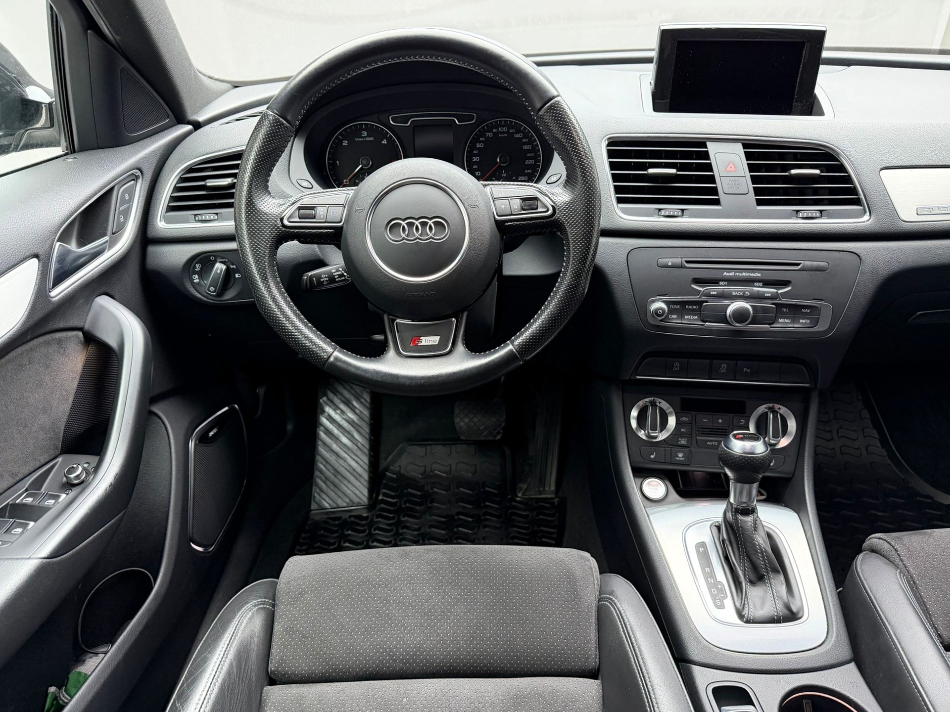 AUDI Q3 2.0 TDI quattro S-tronic-image-14