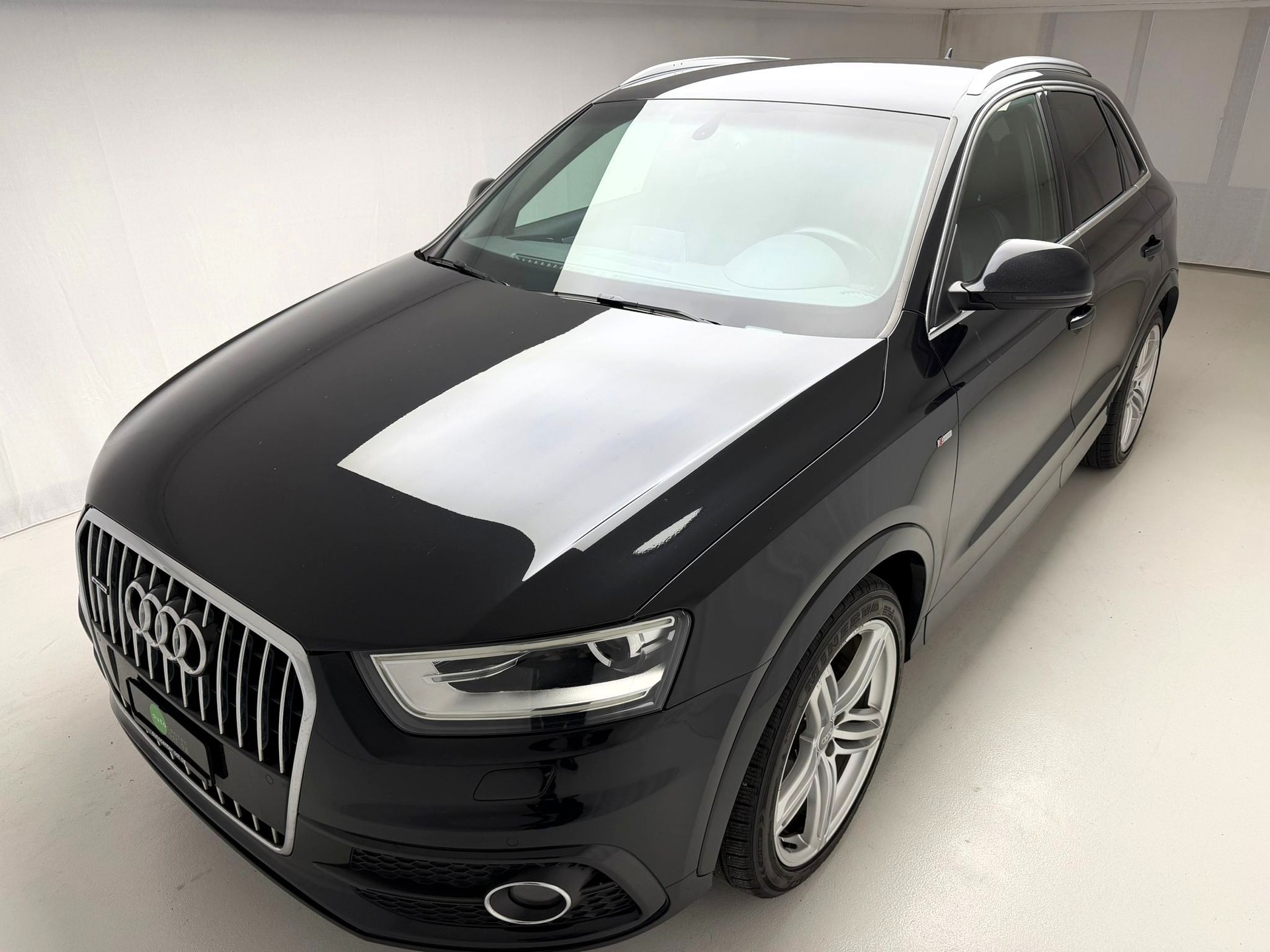 AUDI Q3 2.0 TDI quattro S-tronic-showroom-element-2