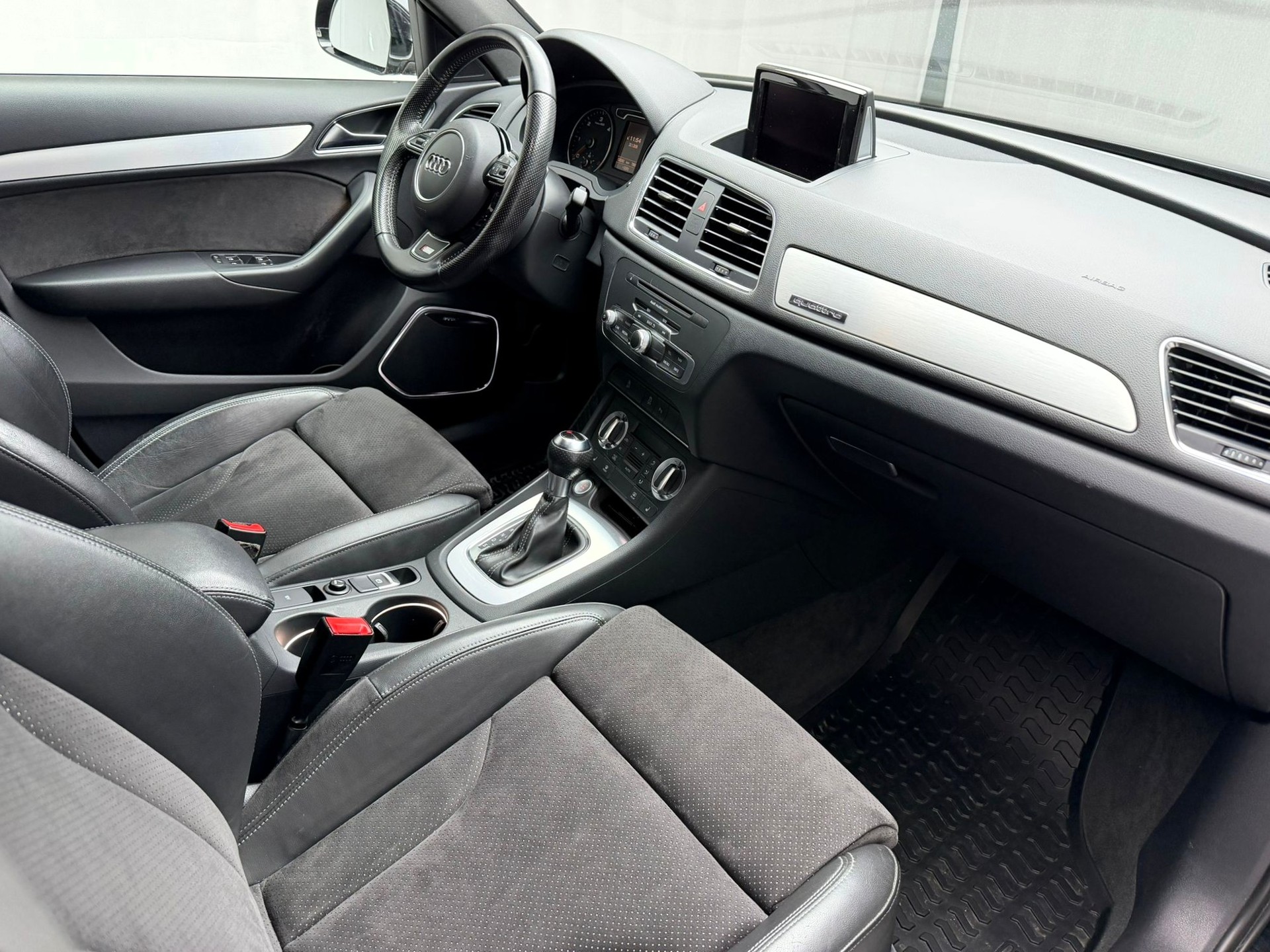 AUDI Q3 2.0 TDI quattro S-tronic-image-11