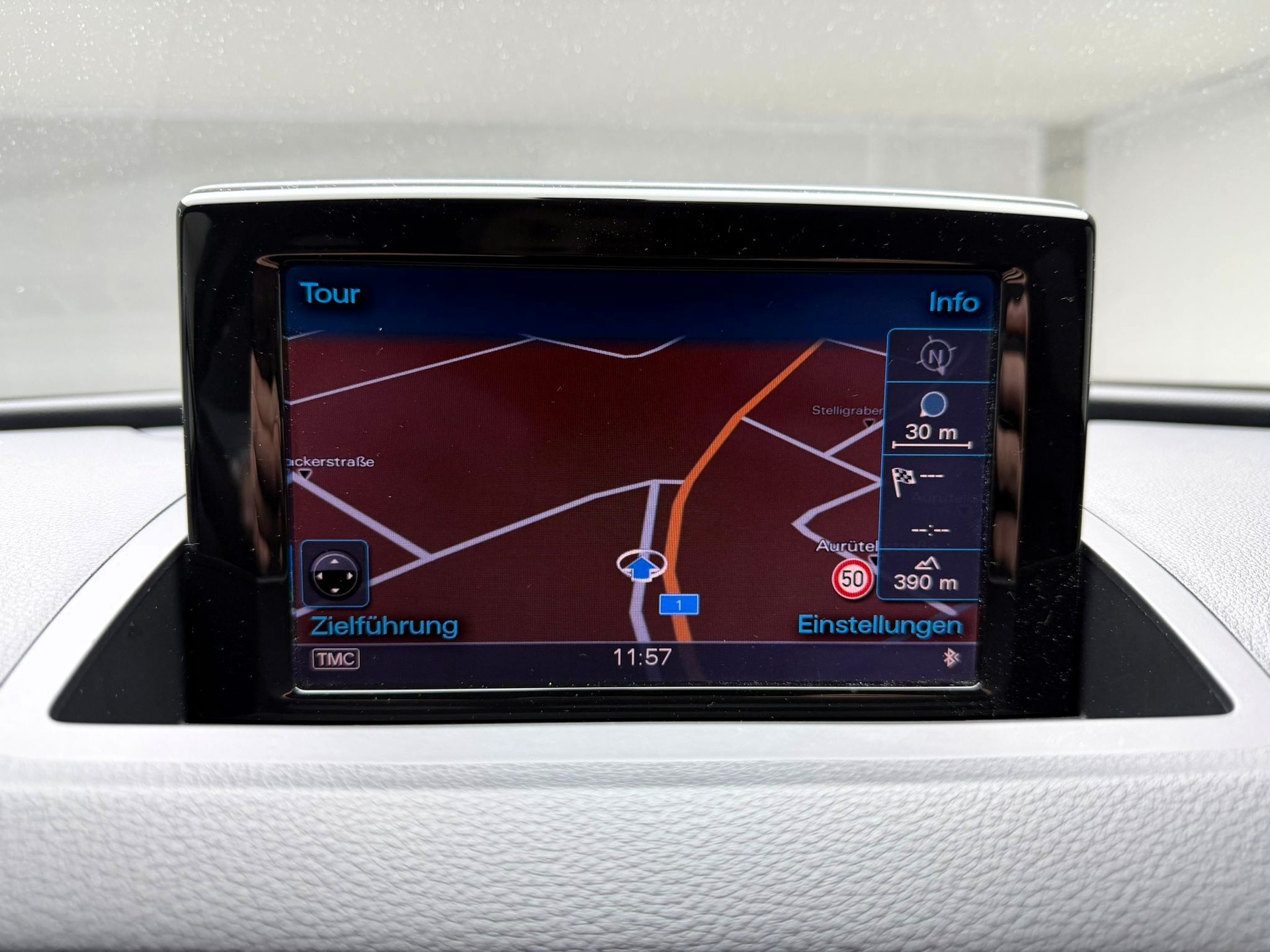 AUDI Q3 2.0 TDI quattro S-tronic-image-17