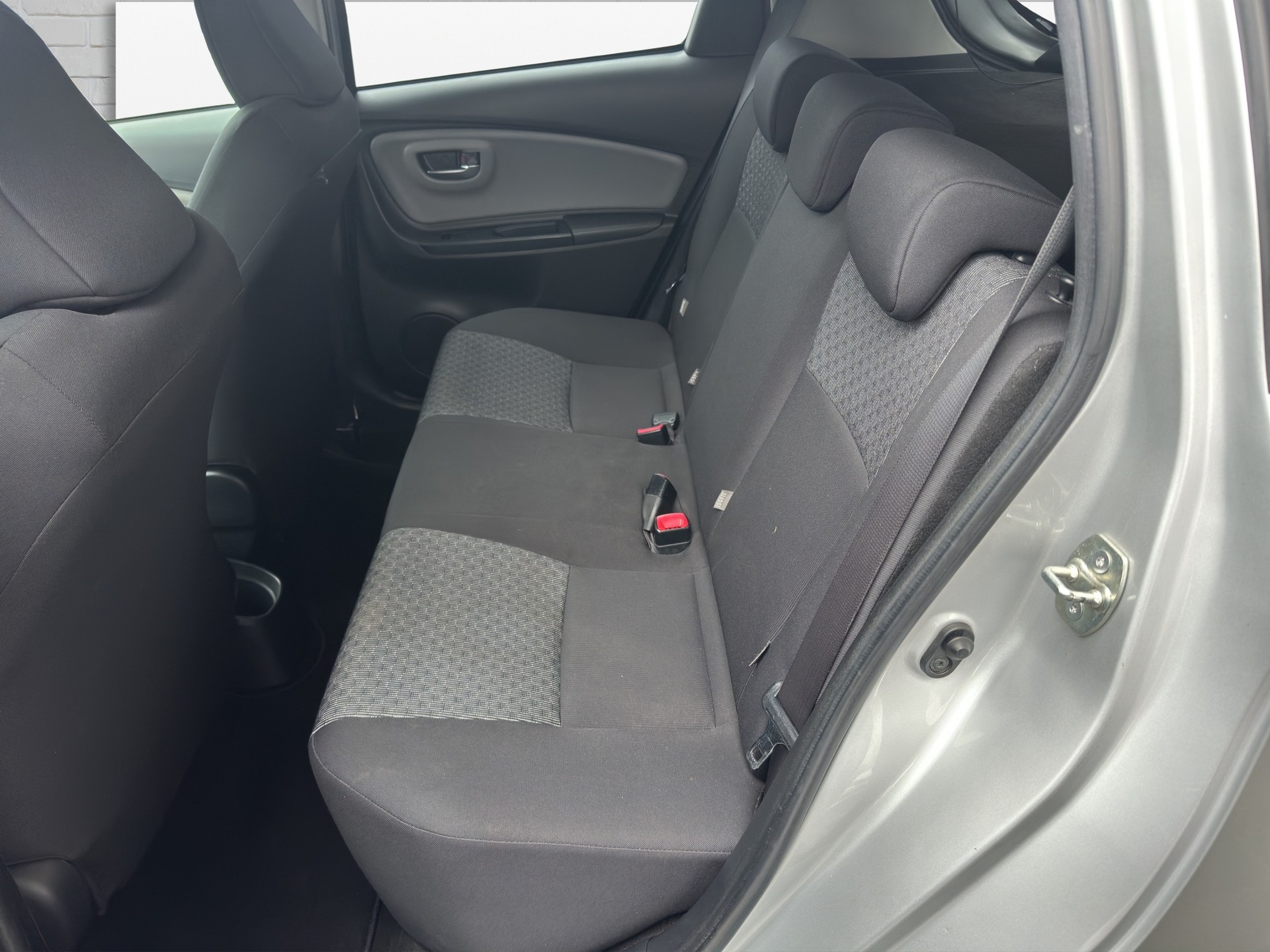 TOYOTA Yaris 1.33 Luna-image-11
