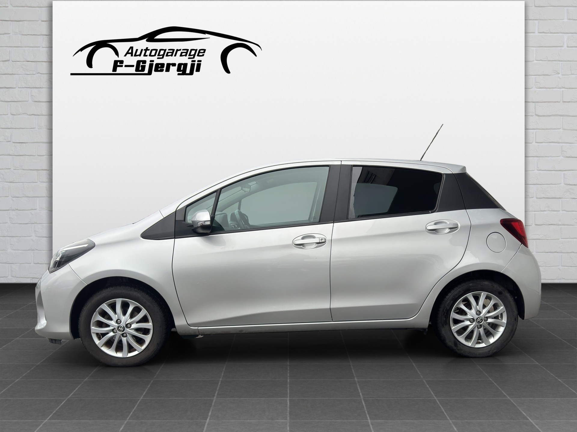 TOYOTA Yaris 1.33 Luna-image-4