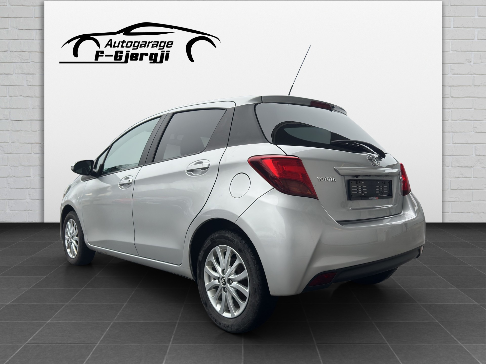 TOYOTA Yaris 1.33 Luna-showroom-element-3