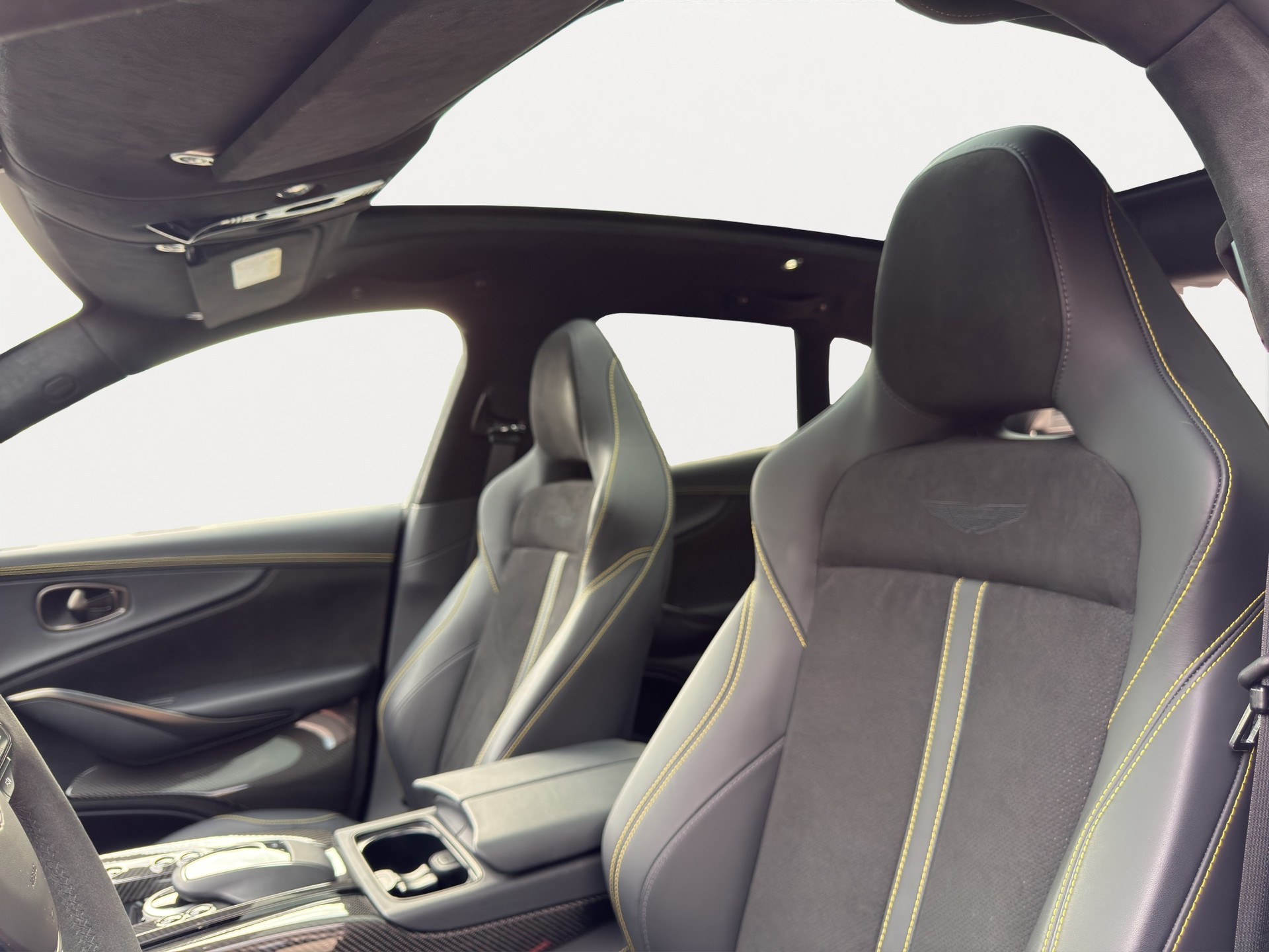 ASTON MARTIN DBX 707 4.0 V8-image-13