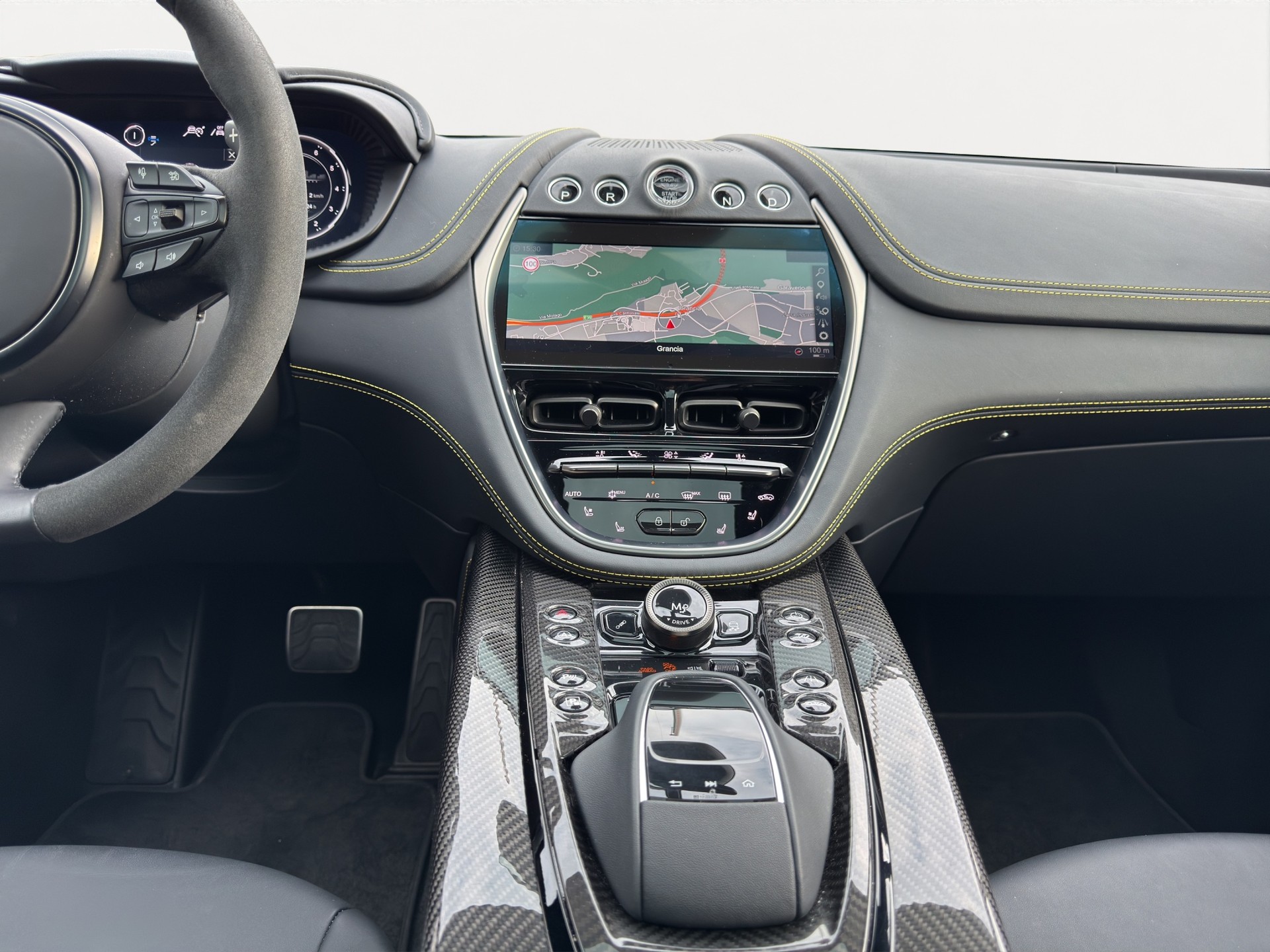 ASTON MARTIN DBX 707 4.0 V8-image-9