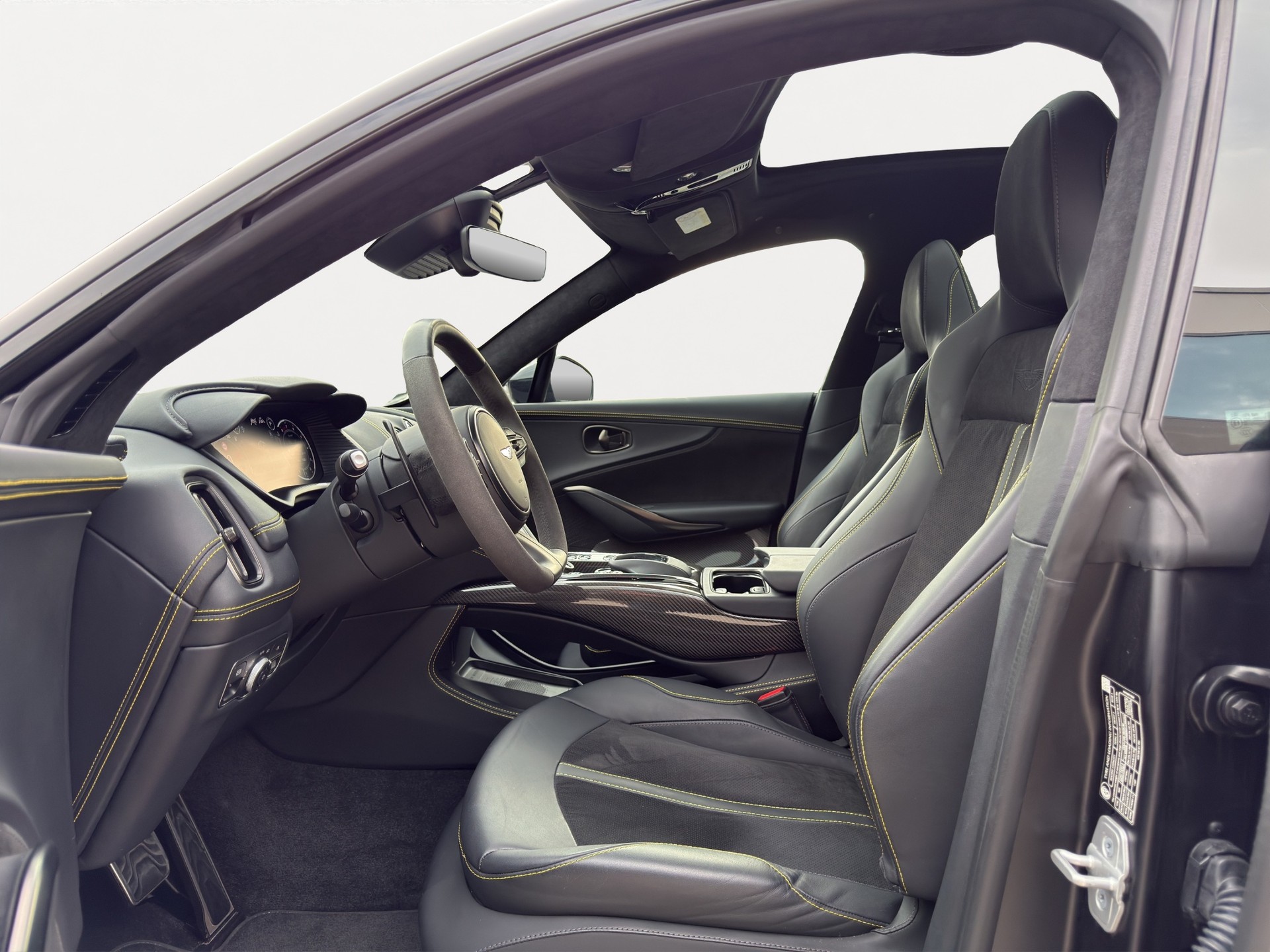 ASTON MARTIN DBX 707 4.0 V8-image-5