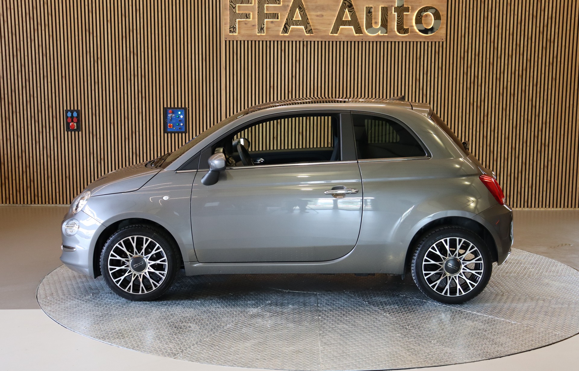 FIAT 500 1.0 Hybrid Lounge-showroom-element-1