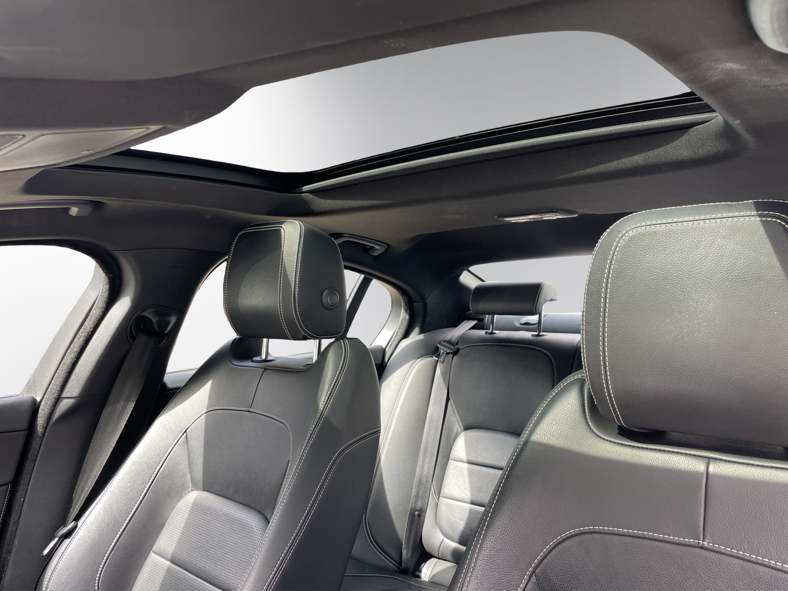 JAGUAR XE 25d R-Sport AWD Automat-image-11