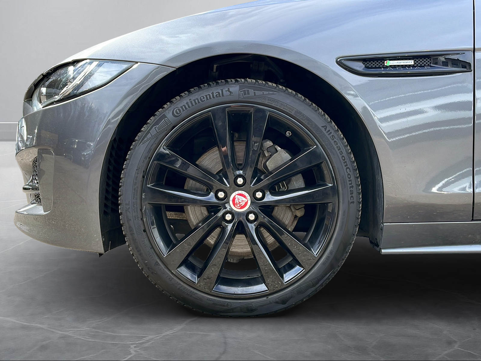 JAGUAR XE 25d R-Sport AWD Automat-image-6