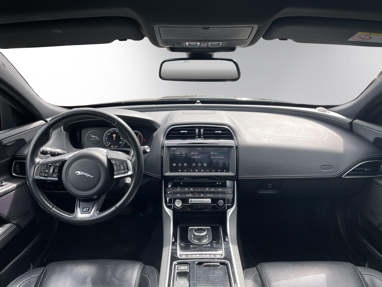 JAGUAR XE 25d R-Sport AWD Automat-image-13