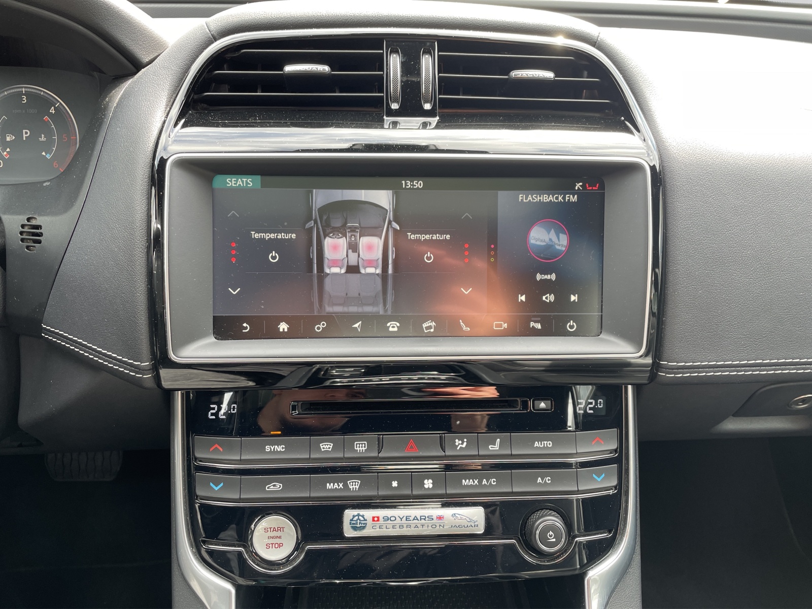 JAGUAR XE 25d R-Sport AWD Automat-image-16