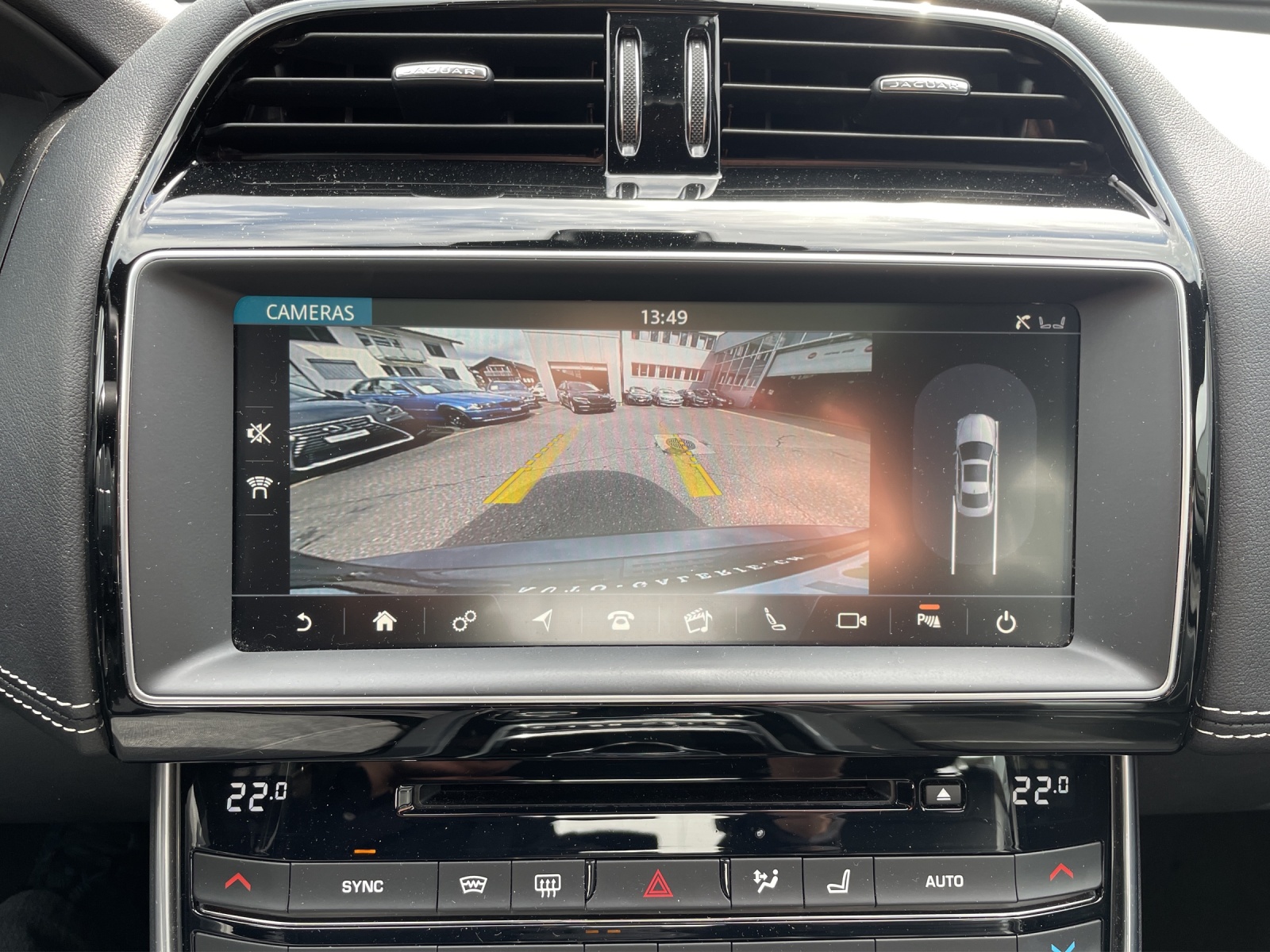 JAGUAR XE 25d R-Sport AWD Automat-image-15