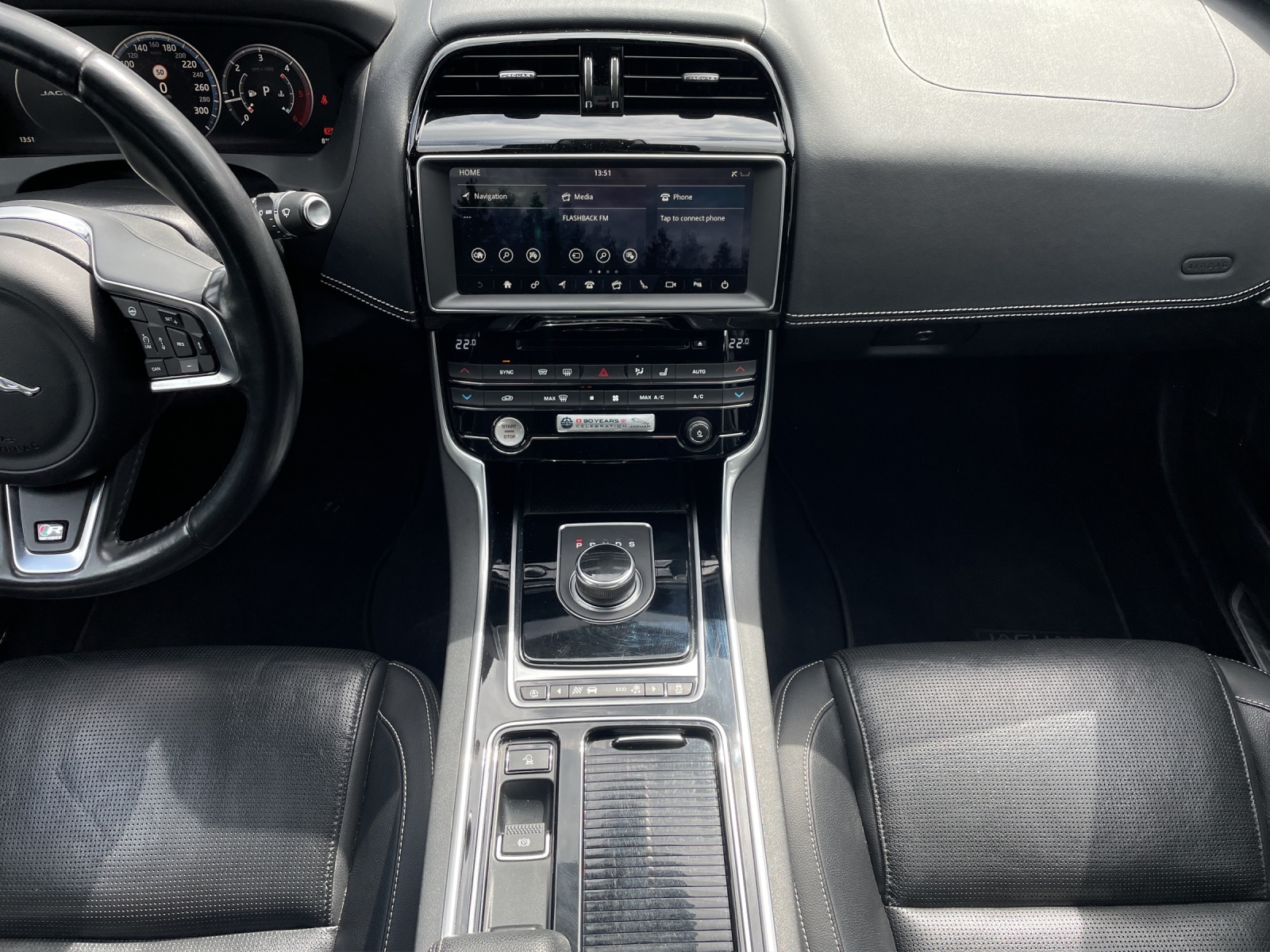 JAGUAR XE 25d R-Sport AWD Automat-image-14