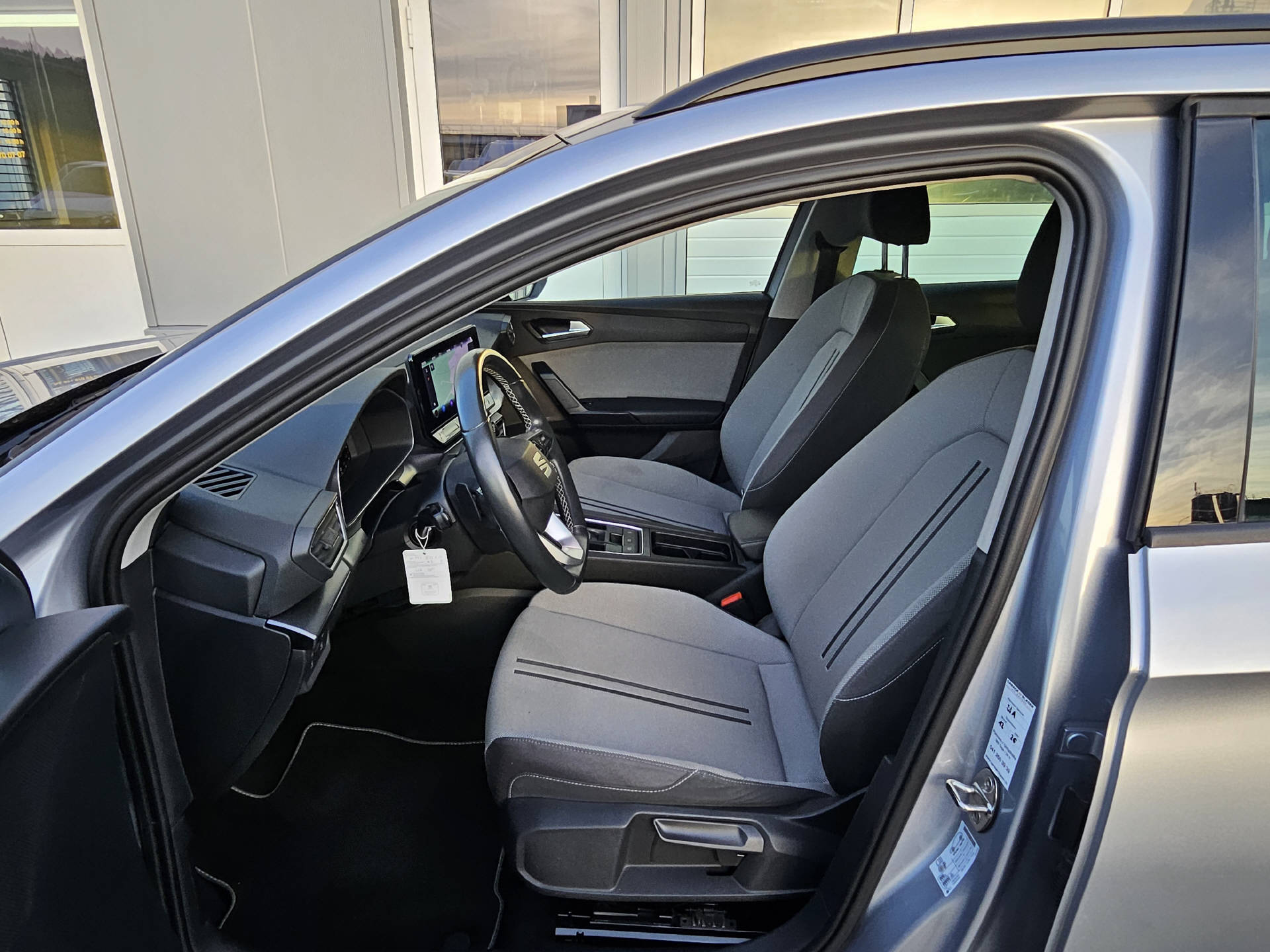 SEAT Leon ST 2.0 TDI Style DSG* Navi * Abstandsregeltempomat ACC *-image-8