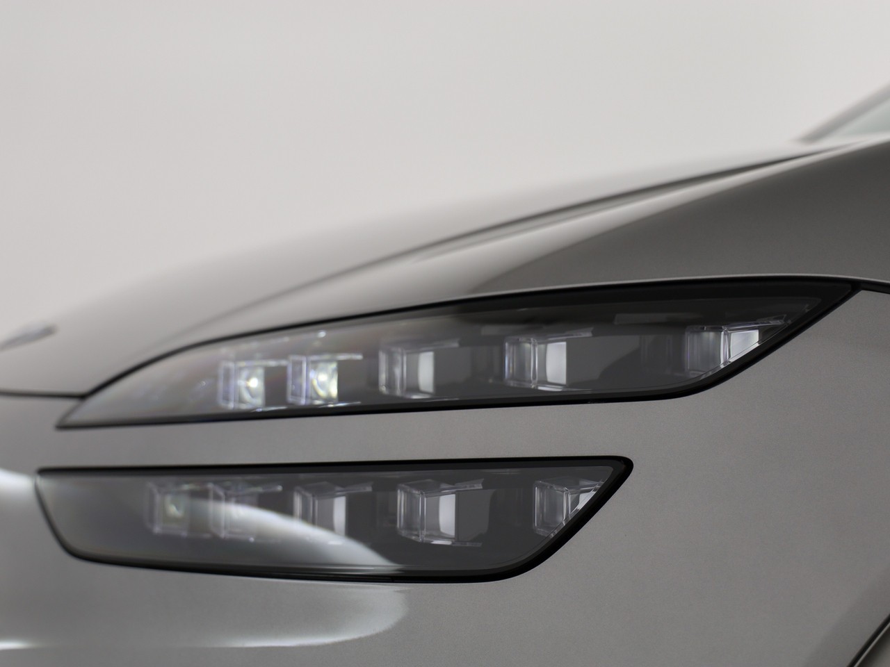 GENESIS GV60 77.4 kWh Sport AWD-image-24