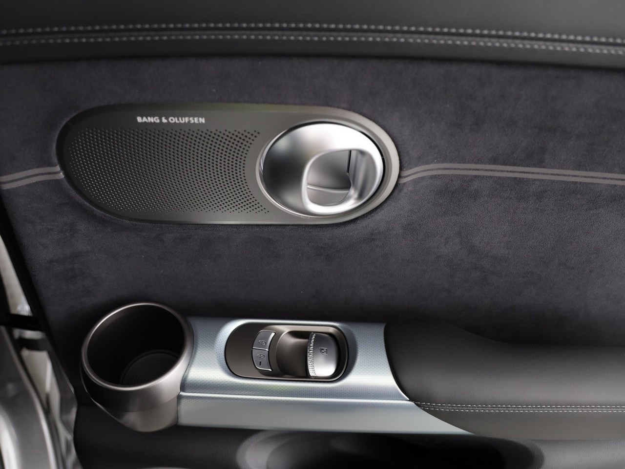 GENESIS GV60 77.4 kWh Sport AWD-image-8