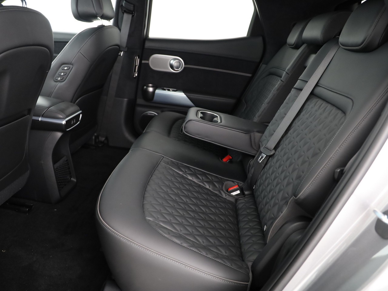 GENESIS GV60 77.4 kWh Sport AWD-image-15