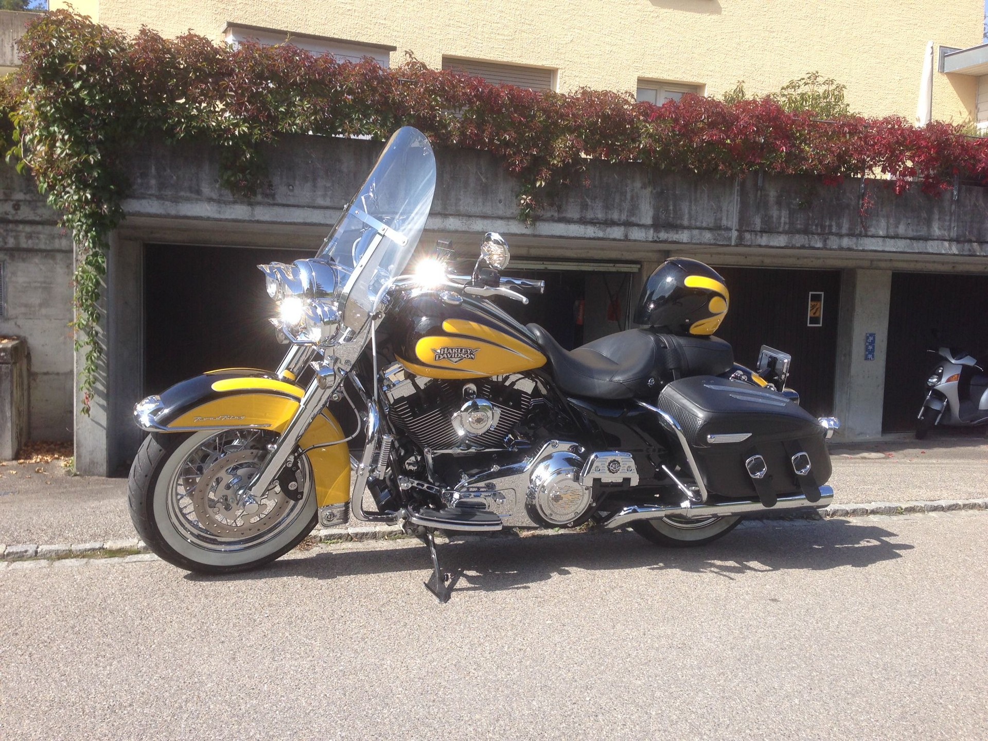 HARLEY-DAVIDSON FLHRC Road King Classic 103 ABS-image-0