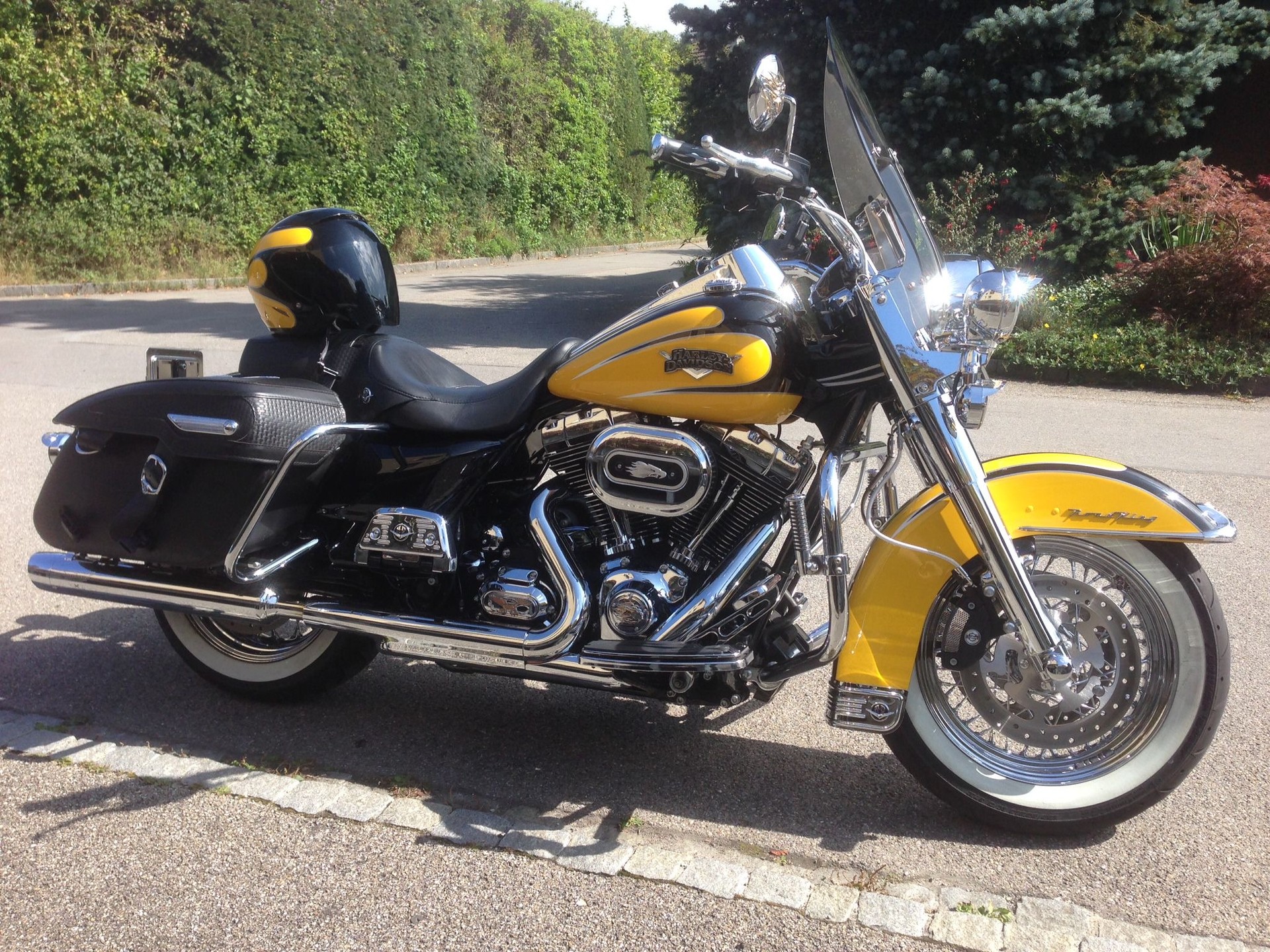 HARLEY-DAVIDSON FLHRC Road King Classic 103 ABS-image-1