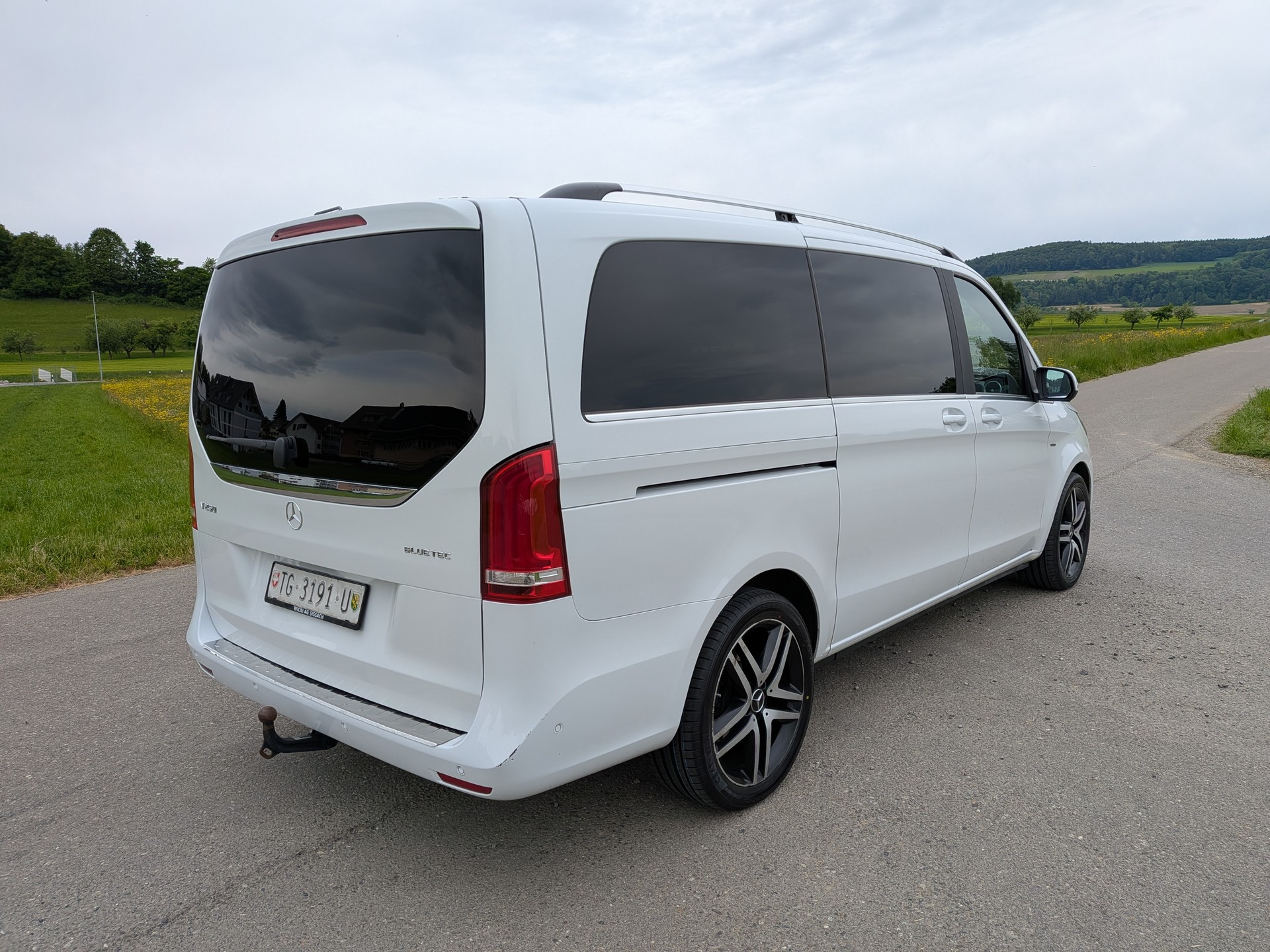 MERCEDES-BENZ V 250 BlueTEC Edition 1 lang 7G-Tronic-image-11