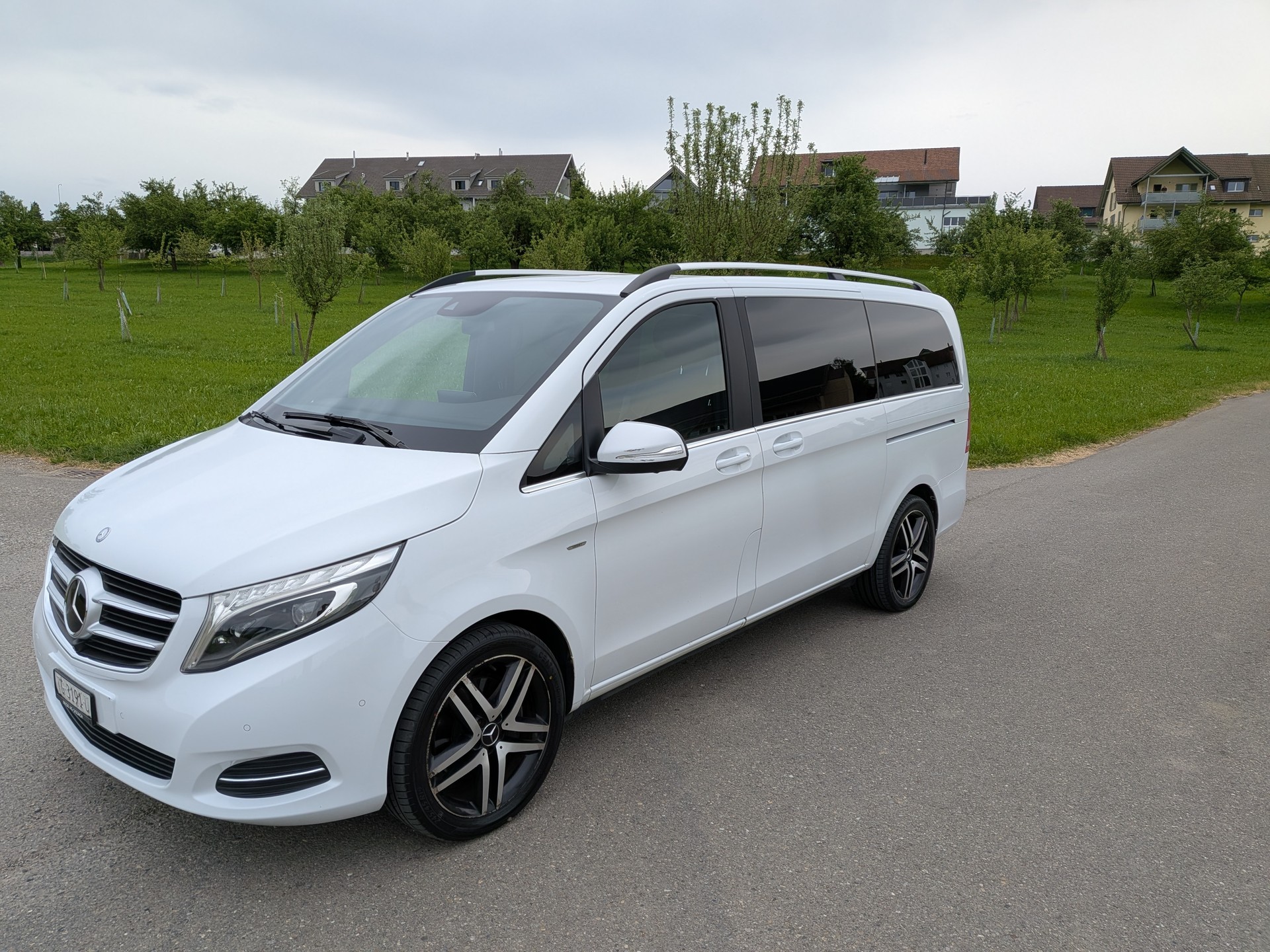 MERCEDES-BENZ V 250 BlueTEC Edition 1 lang 7G-Tronic-showroom-element-2