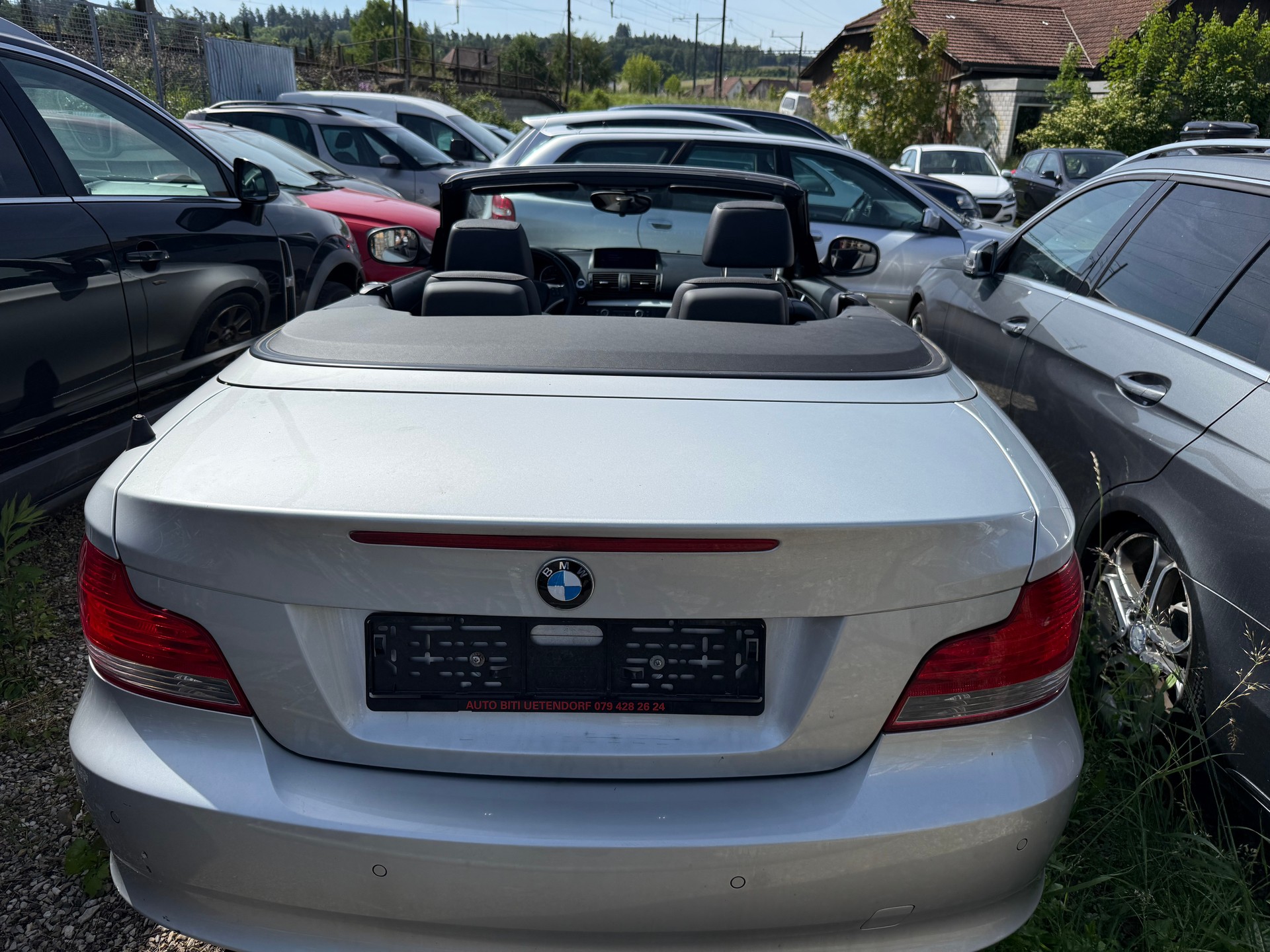 BMW 120i Cabrio-image-12