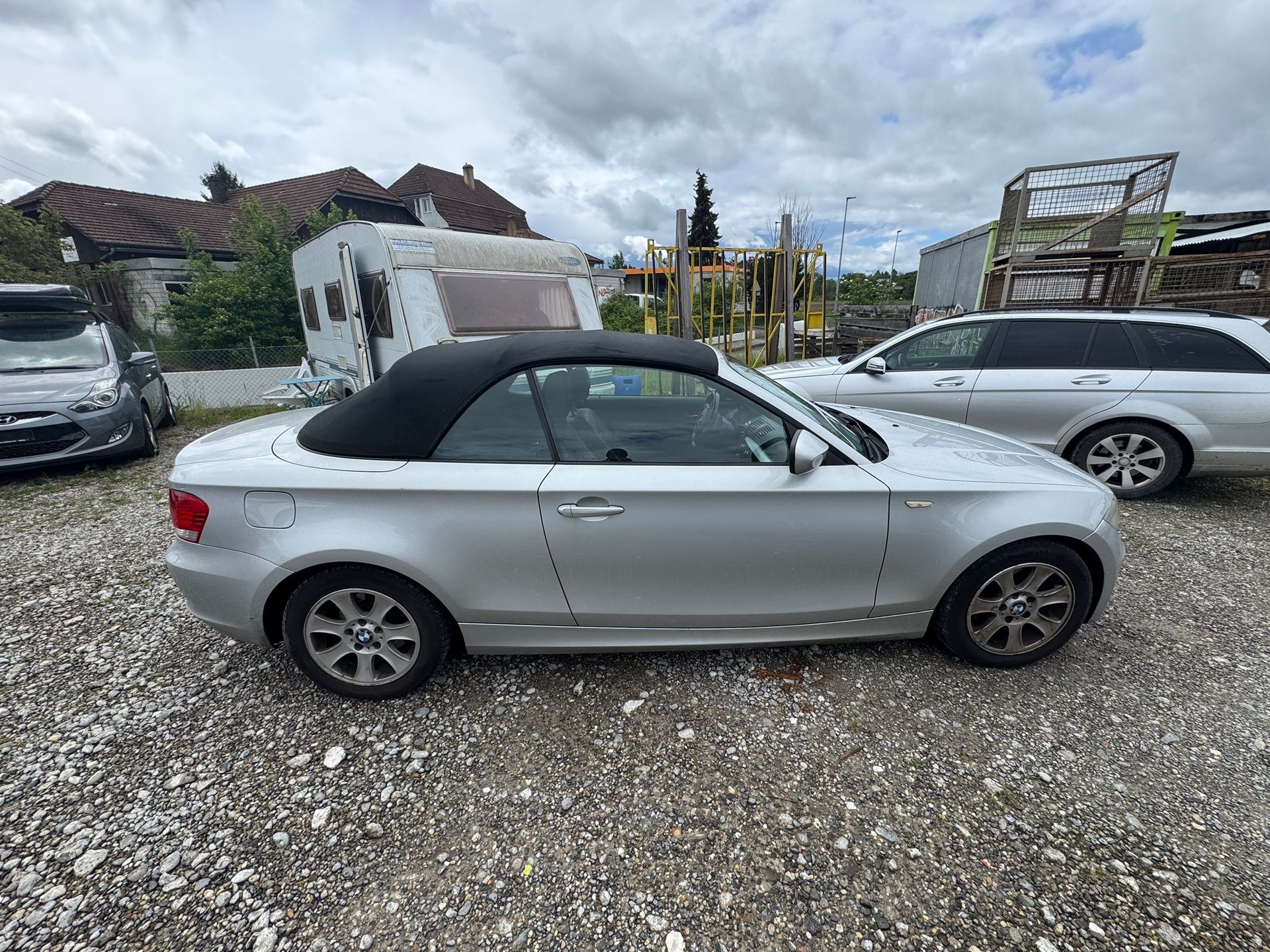BMW 120i Cabrio-image-8