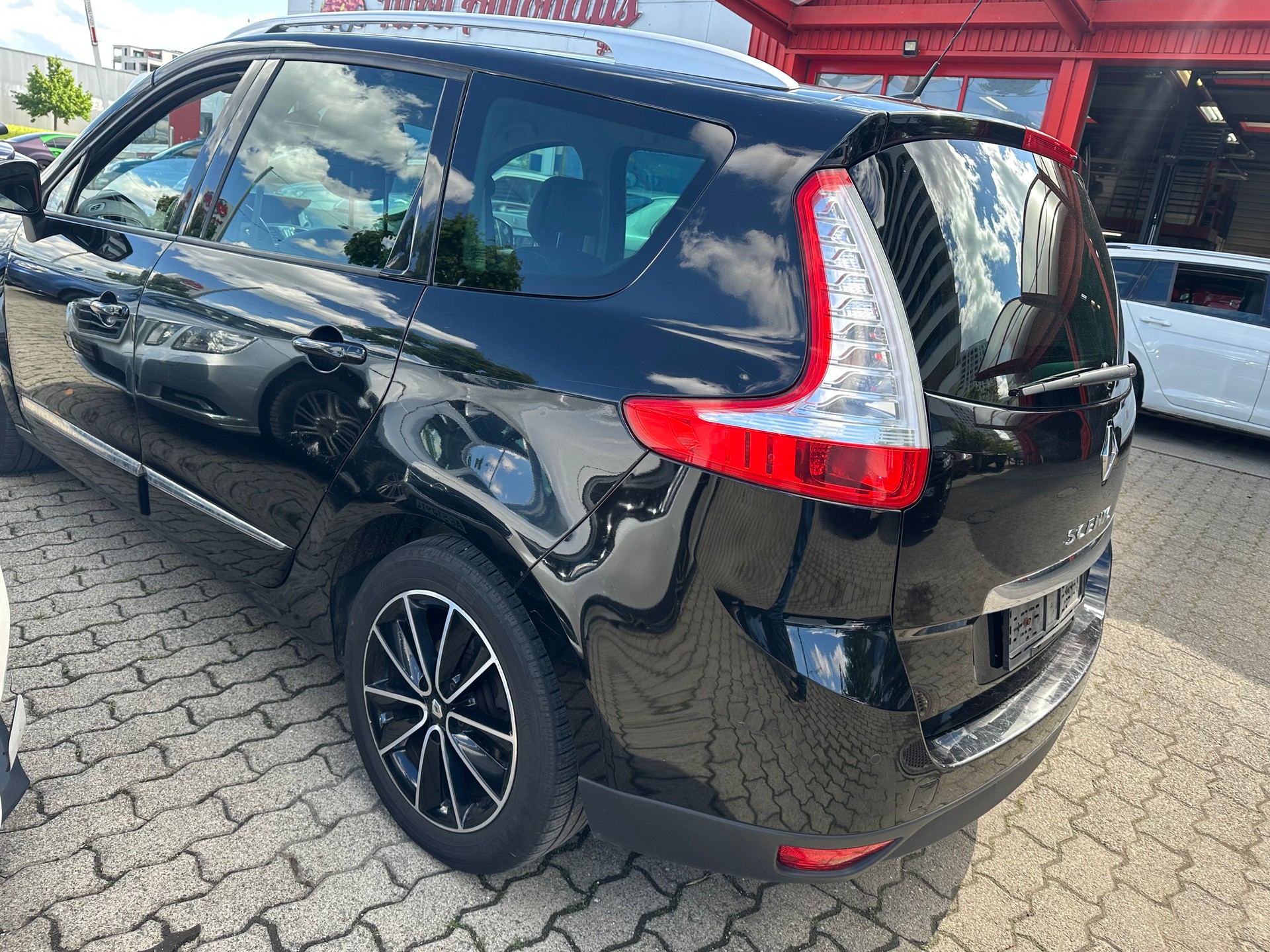 RENAULT Grand Scénic 1.6 dCi Dynamique-image-3