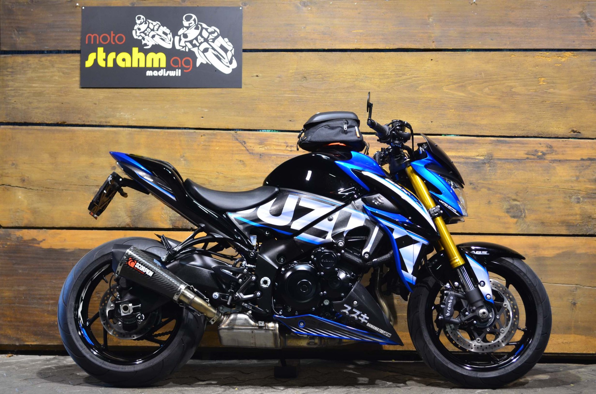 SUZUKI GSX-S 1000 L8 Iron-showroom-element-1