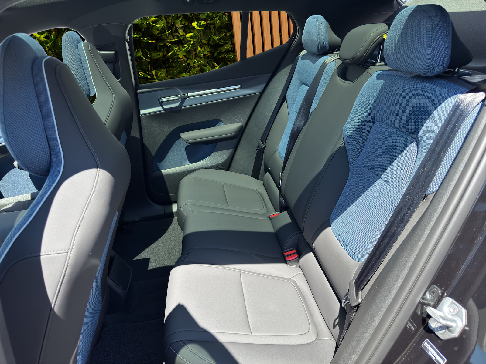 VOLVO EX 30 CC E60 Twin Performance AWD-image-14
