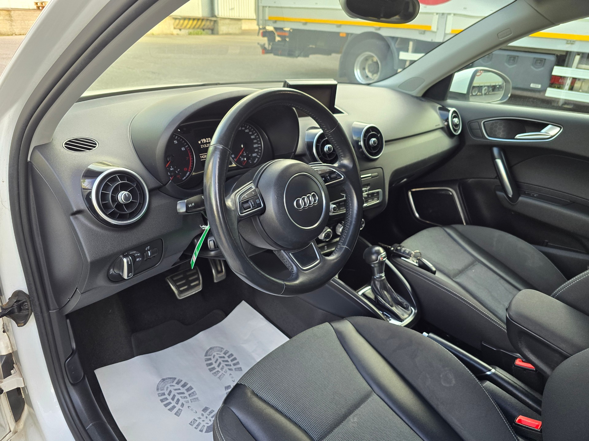 AUDI A1 Sportback 1.8 TFSI S Line S-tronic-image-10