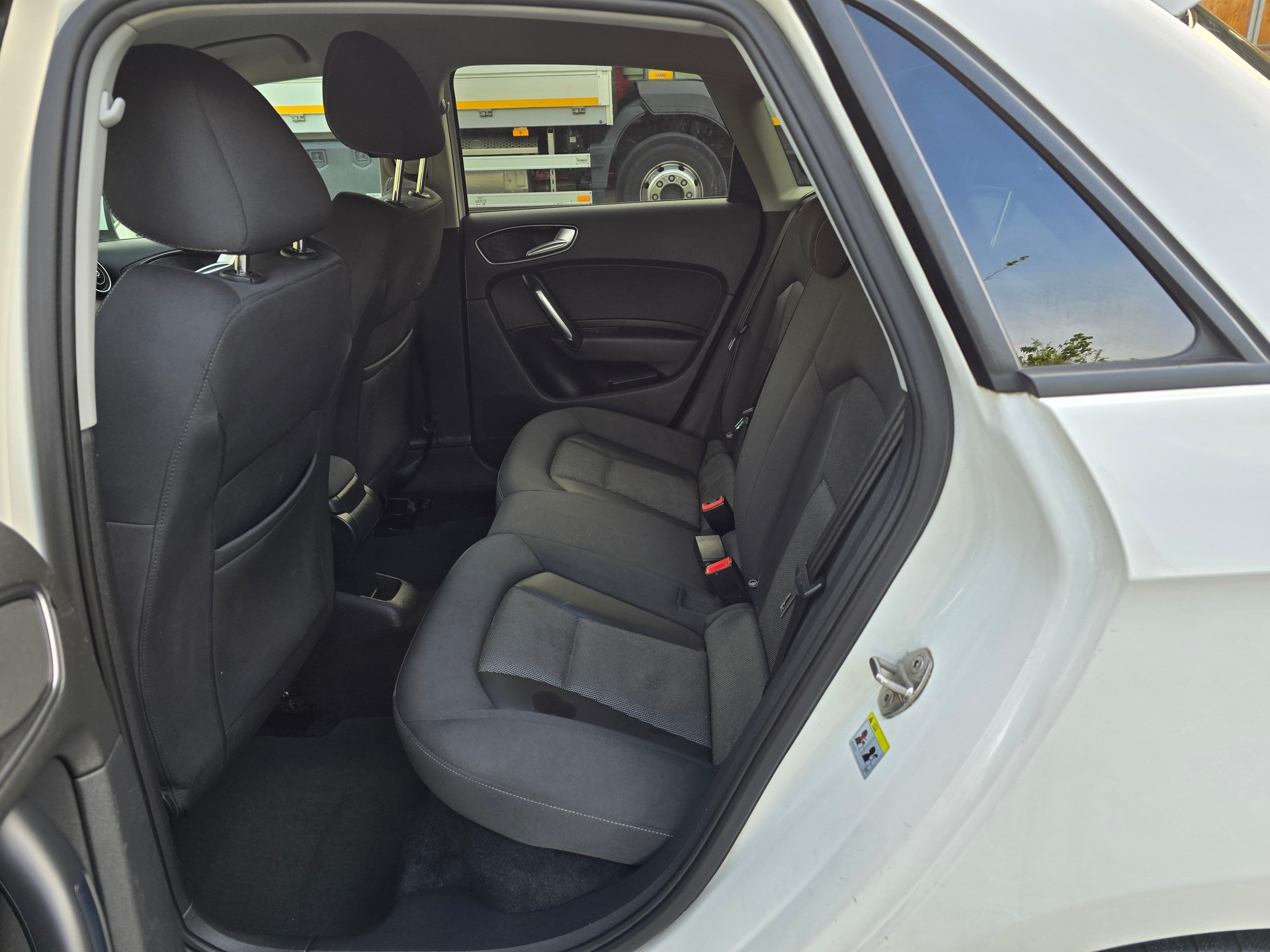 AUDI A1 Sportback 1.8 TFSI S Line S-tronic-image-12