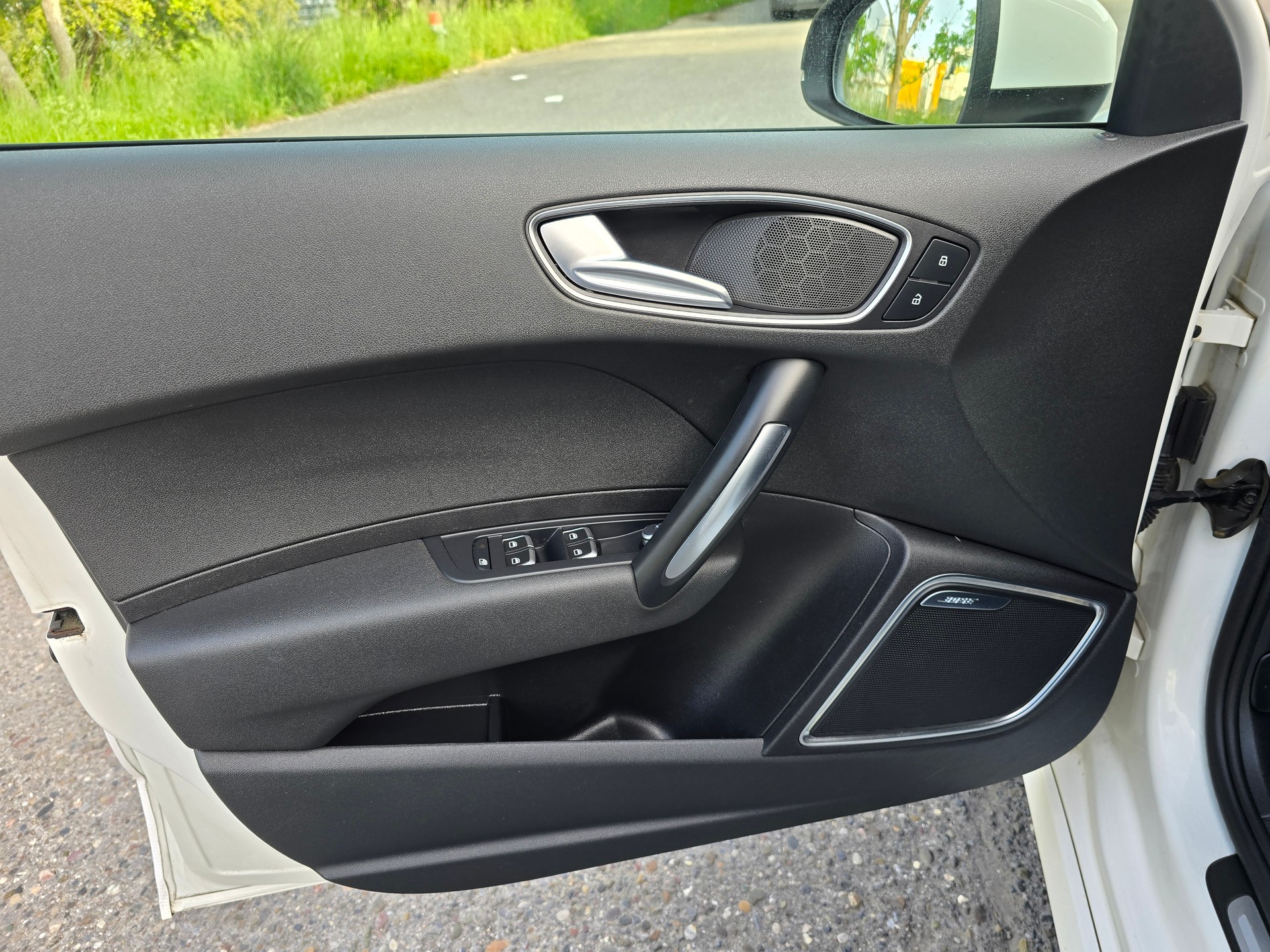 AUDI A1 Sportback 1.8 TFSI S Line S-tronic-image-11