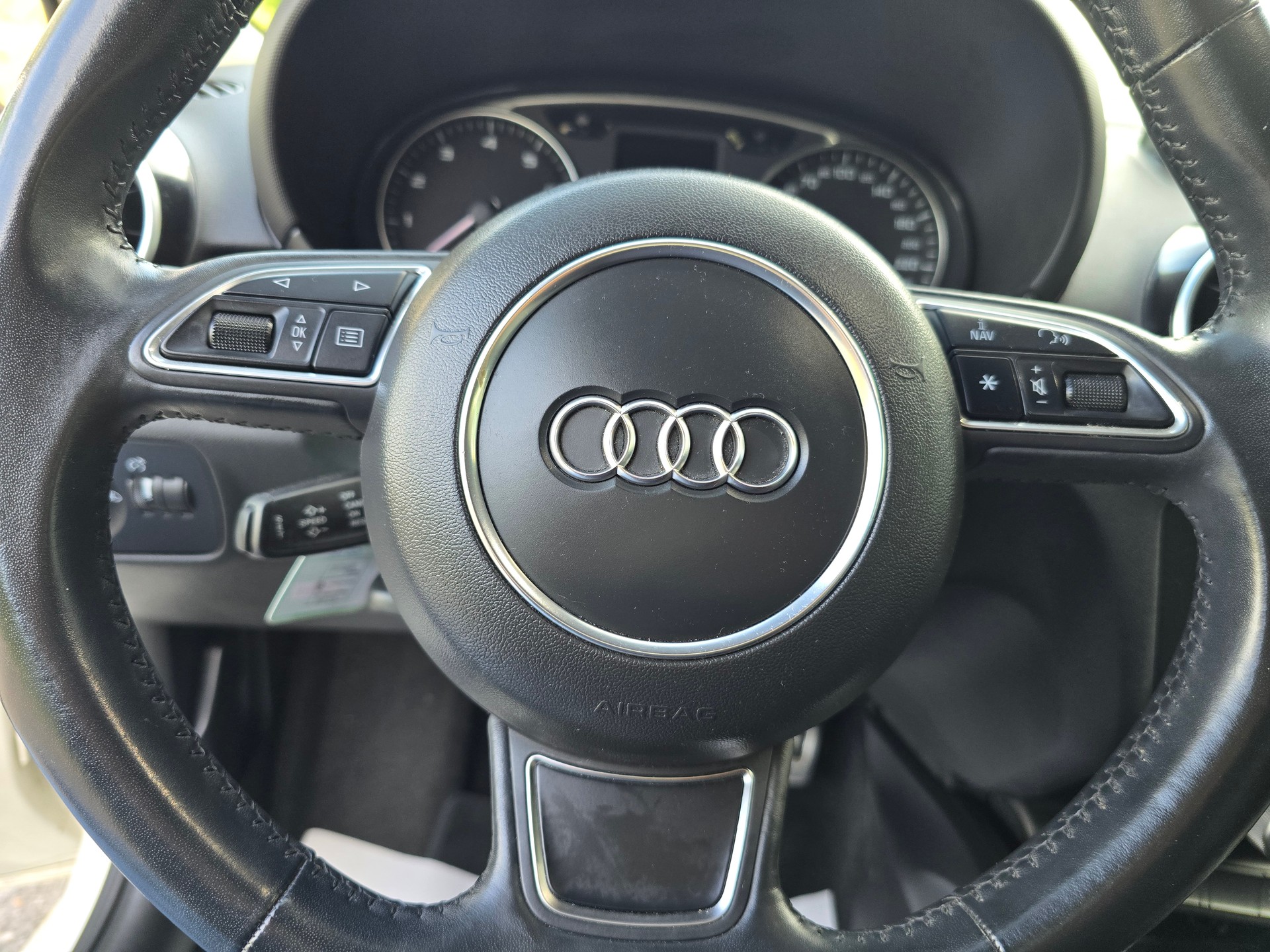 AUDI A1 Sportback 1.8 TFSI S Line S-tronic-image-17