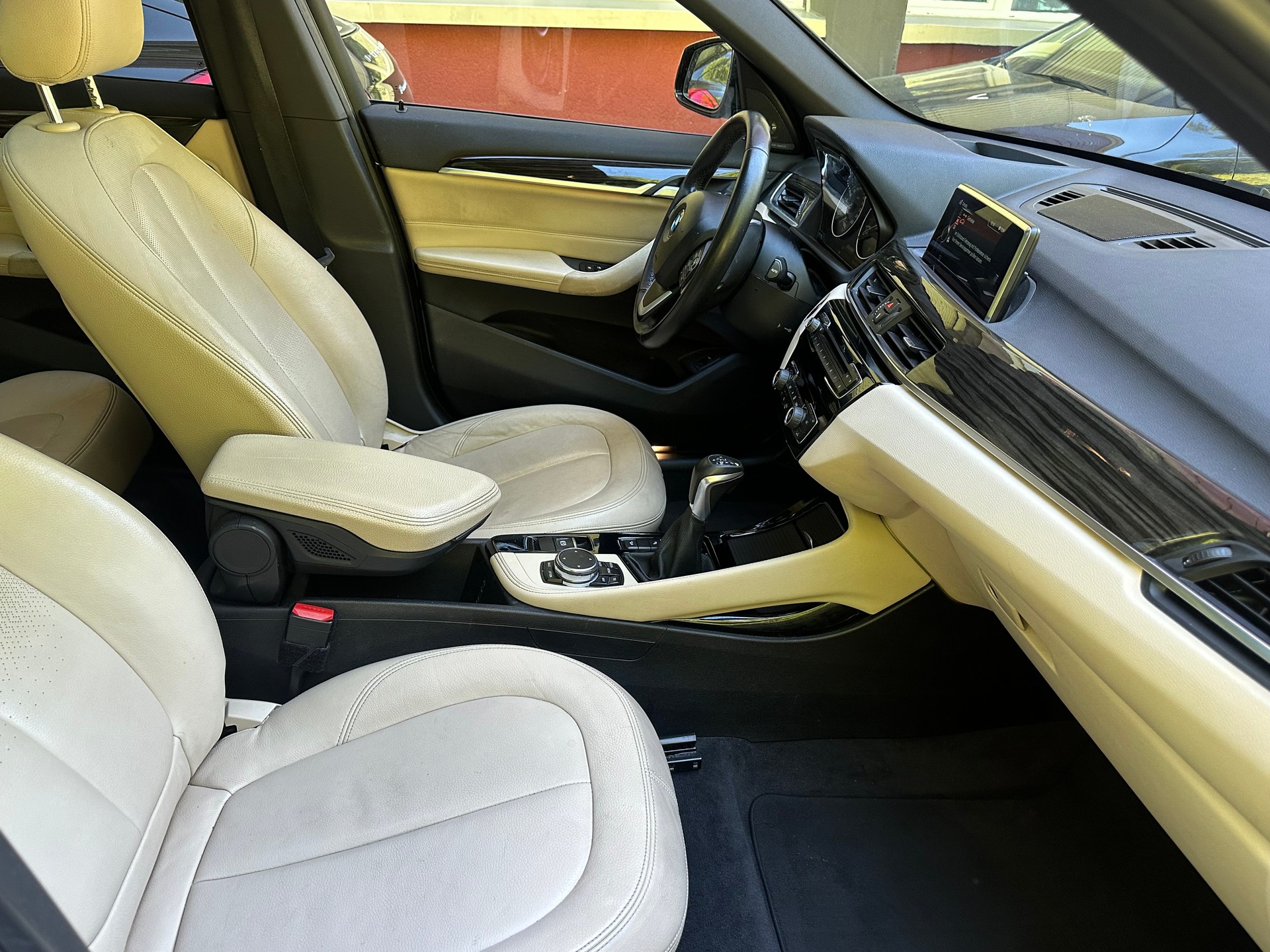 BMW X1 xDrive 25i xLine Steptronic-image-12