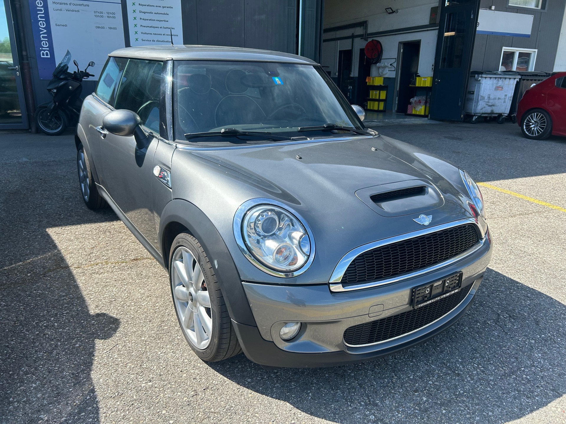 MINI Cooper S Steptronic-showroom-element-1