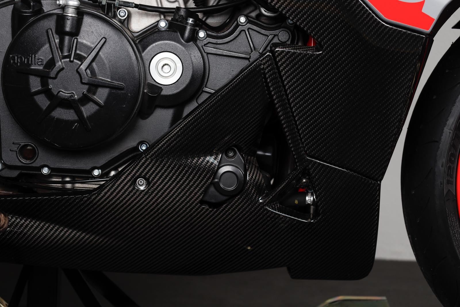 APRILIA Tuono V4 1100 Factory-image-3