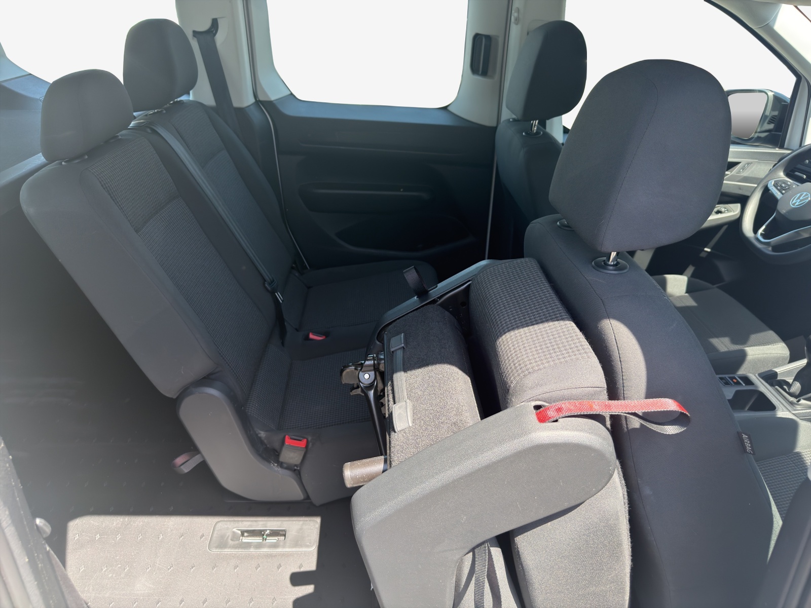VW Caddy 2.0 TDI 4Motion-image-13