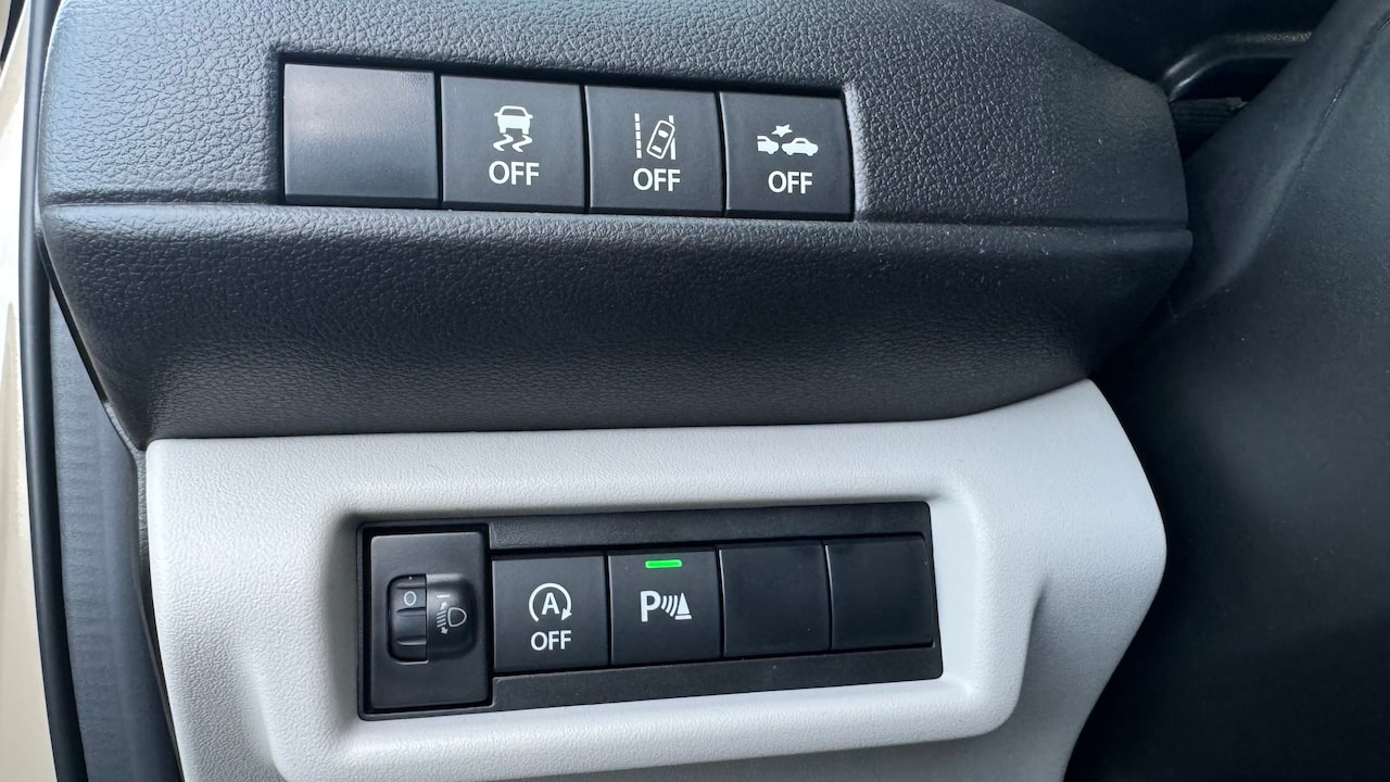 SUZUKI NEW SWIFT 1.2 COMPACT TOP HYBRID 4X4-image-23