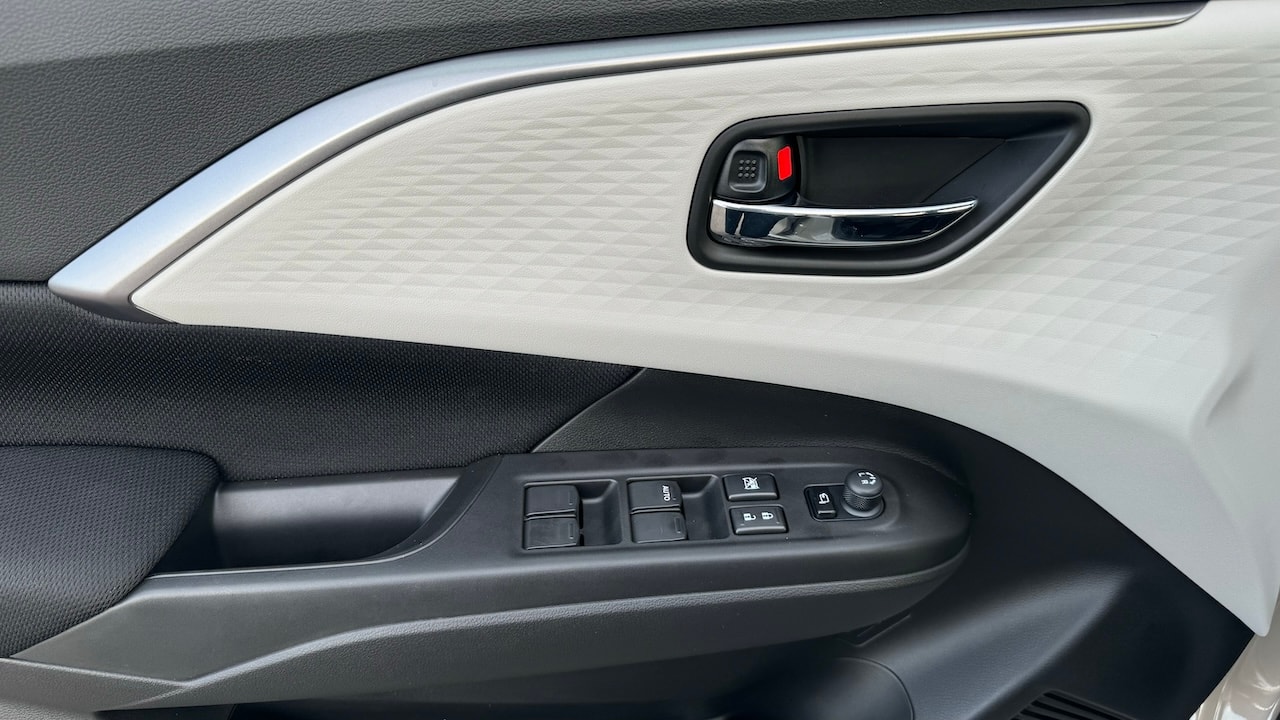 SUZUKI NEW SWIFT 1.2 COMPACT TOP HYBRID 4X4-image-24