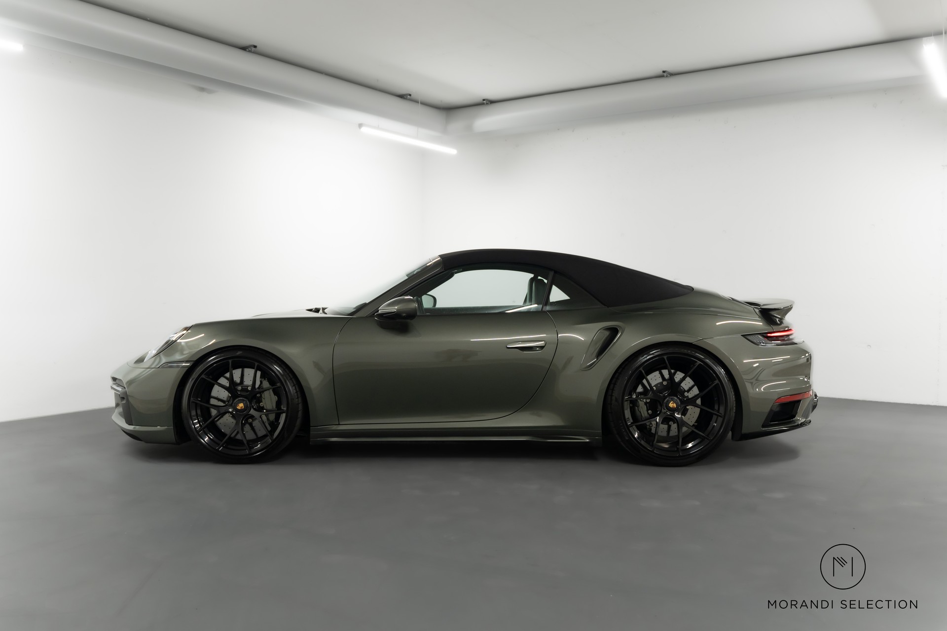 PORSCHE 911 Cabriolet 3.7 Turbo S PDK-showroom-element-1