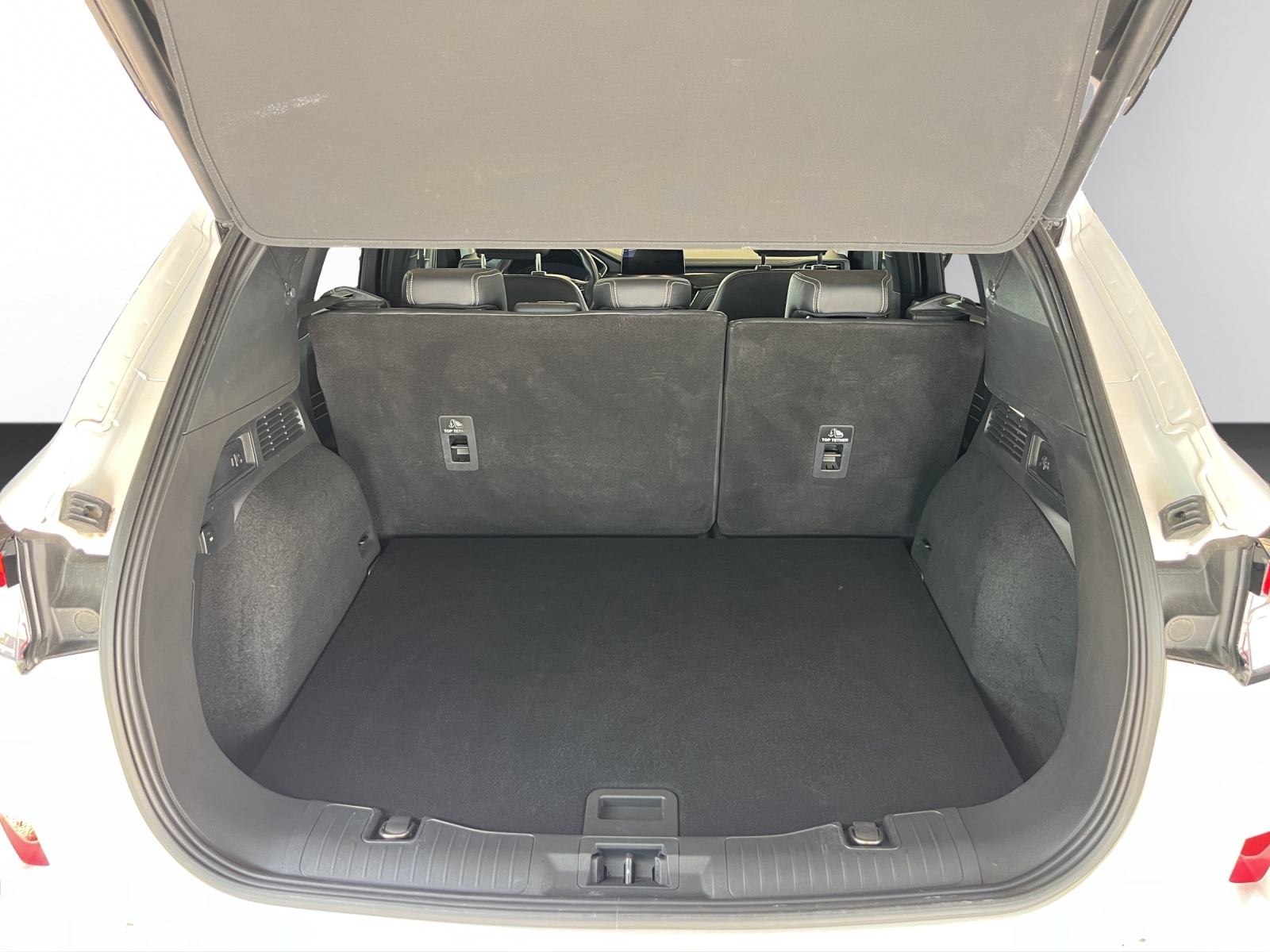 FORD Kuga 2.5 PHEV Vignale 2WD-image-10