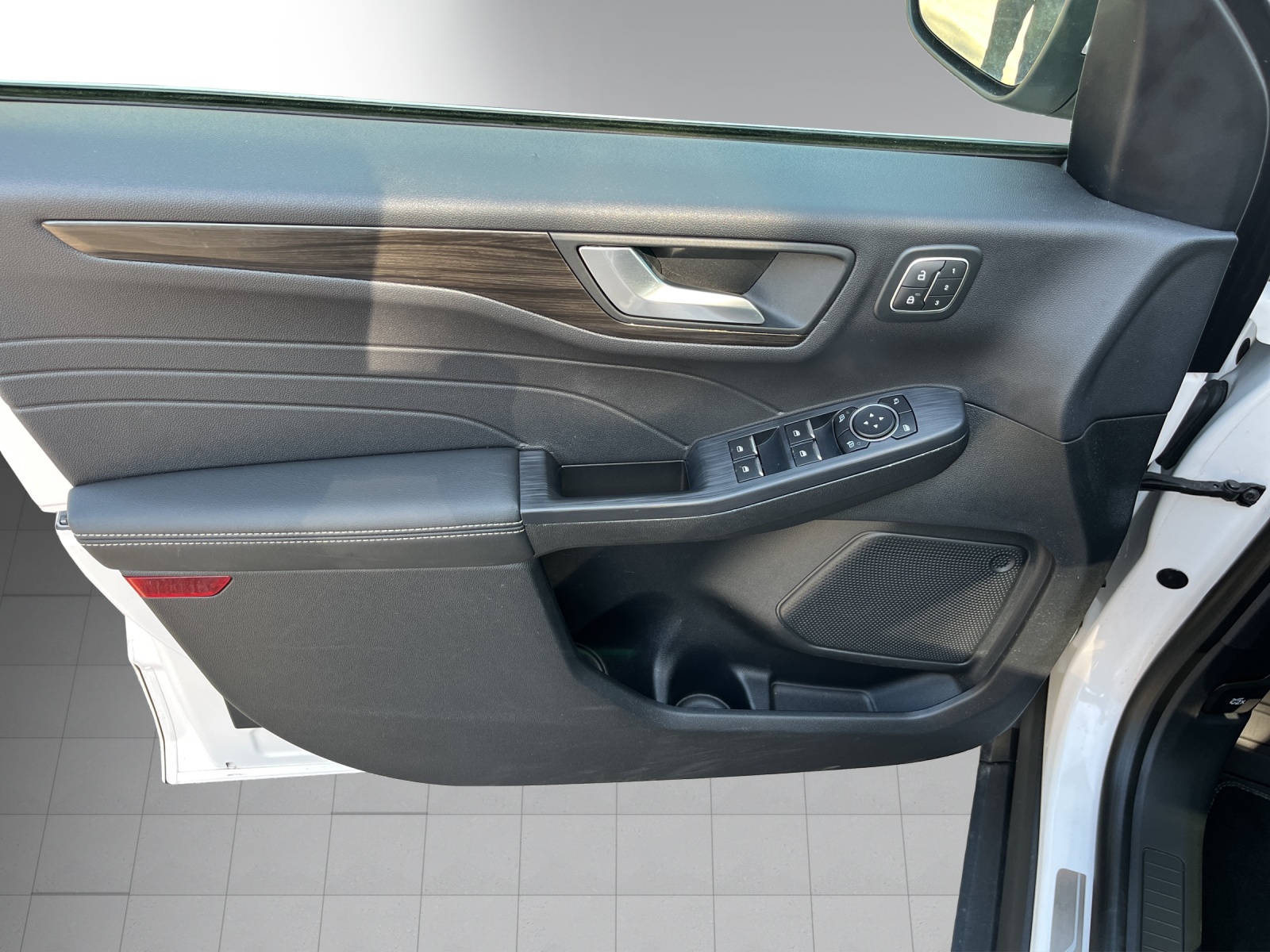 FORD Kuga 2.5 PHEV Vignale 2WD-image-5
