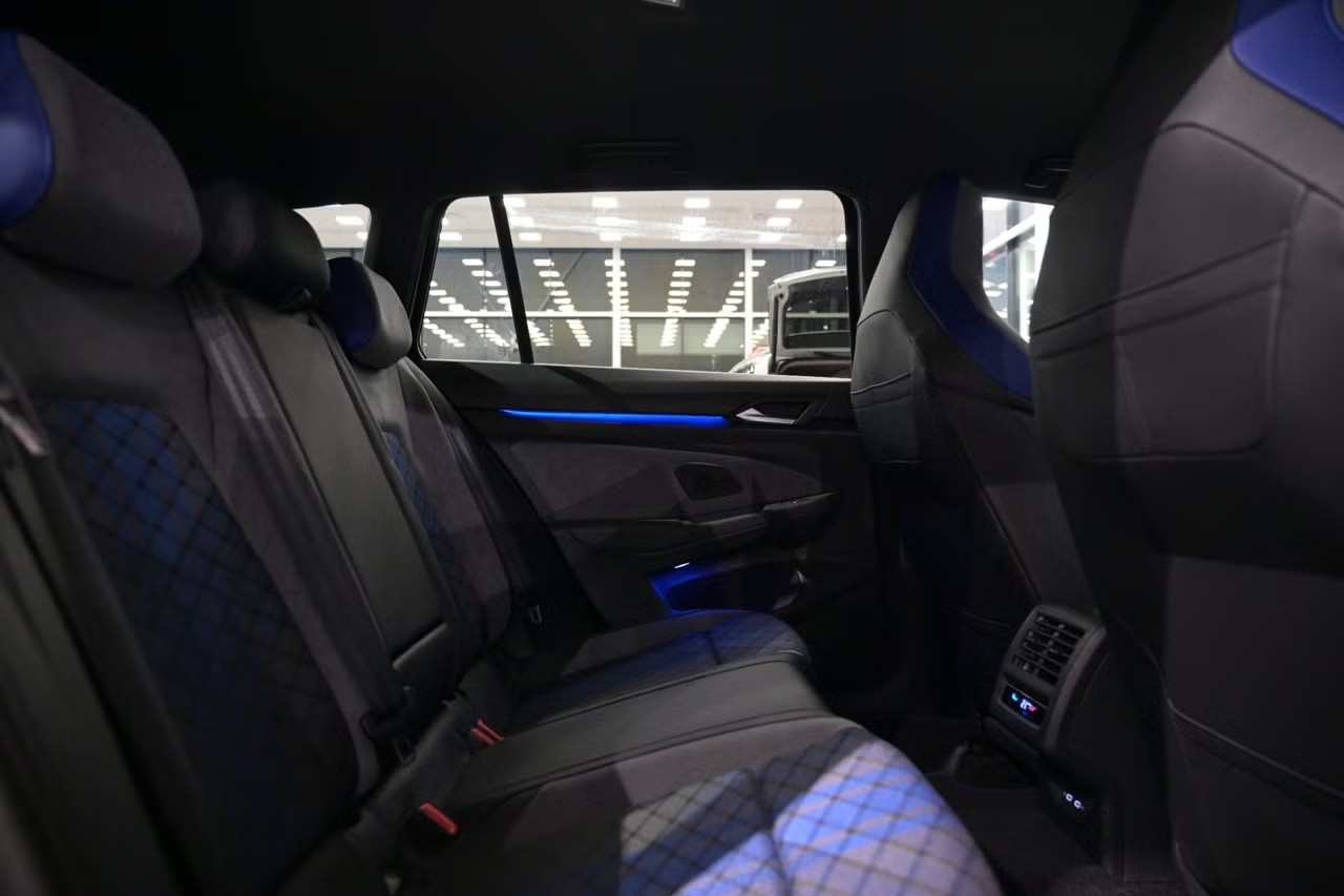 VW Golf Variant 2.0 TSI R DSG 4 Motion-image-11