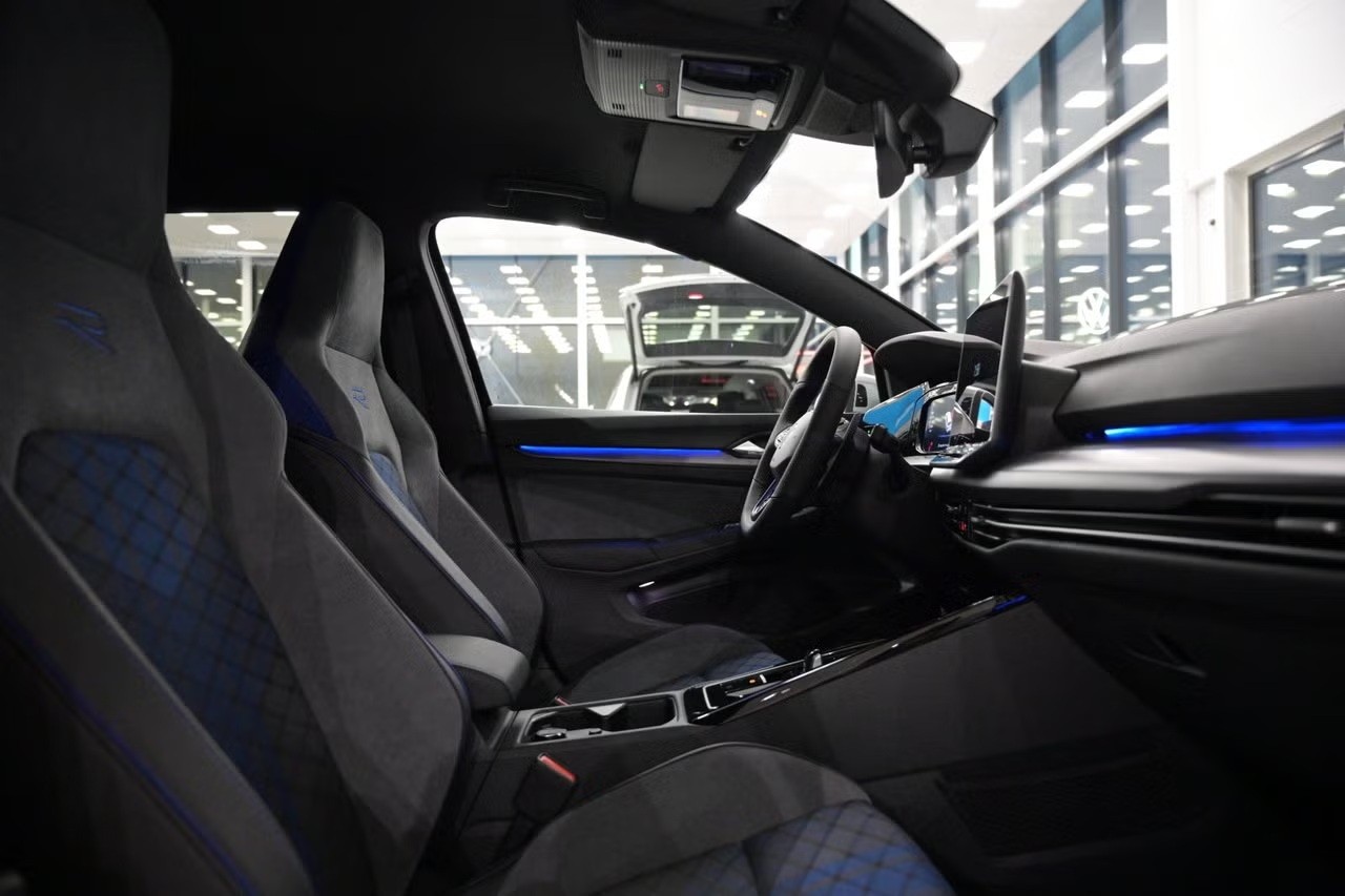 VW Golf Variant 2.0 TSI R DSG 4 Motion-image-9