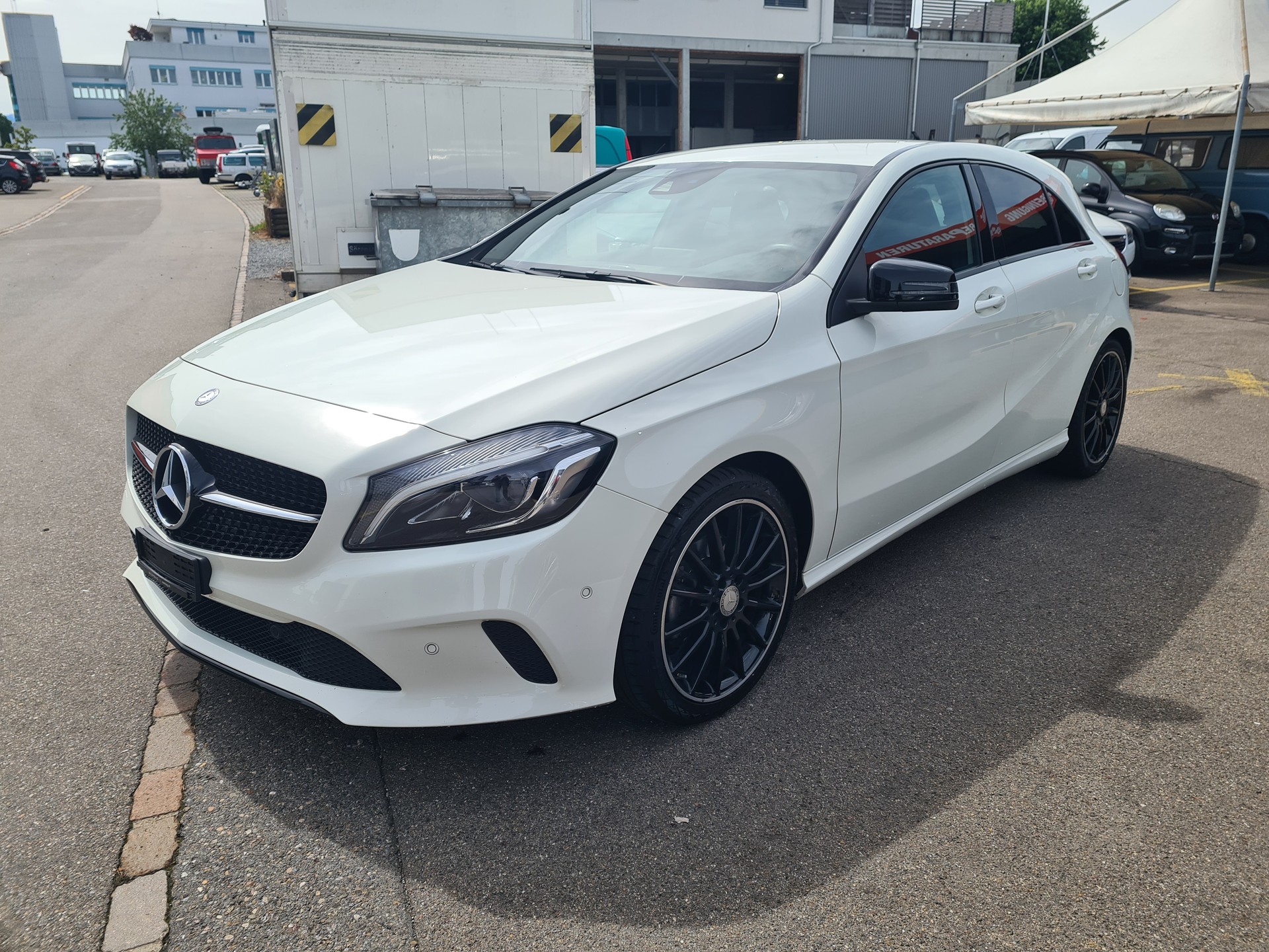 MERCEDES-BENZ A 180 Style 7G-DCT-showroom-element-2