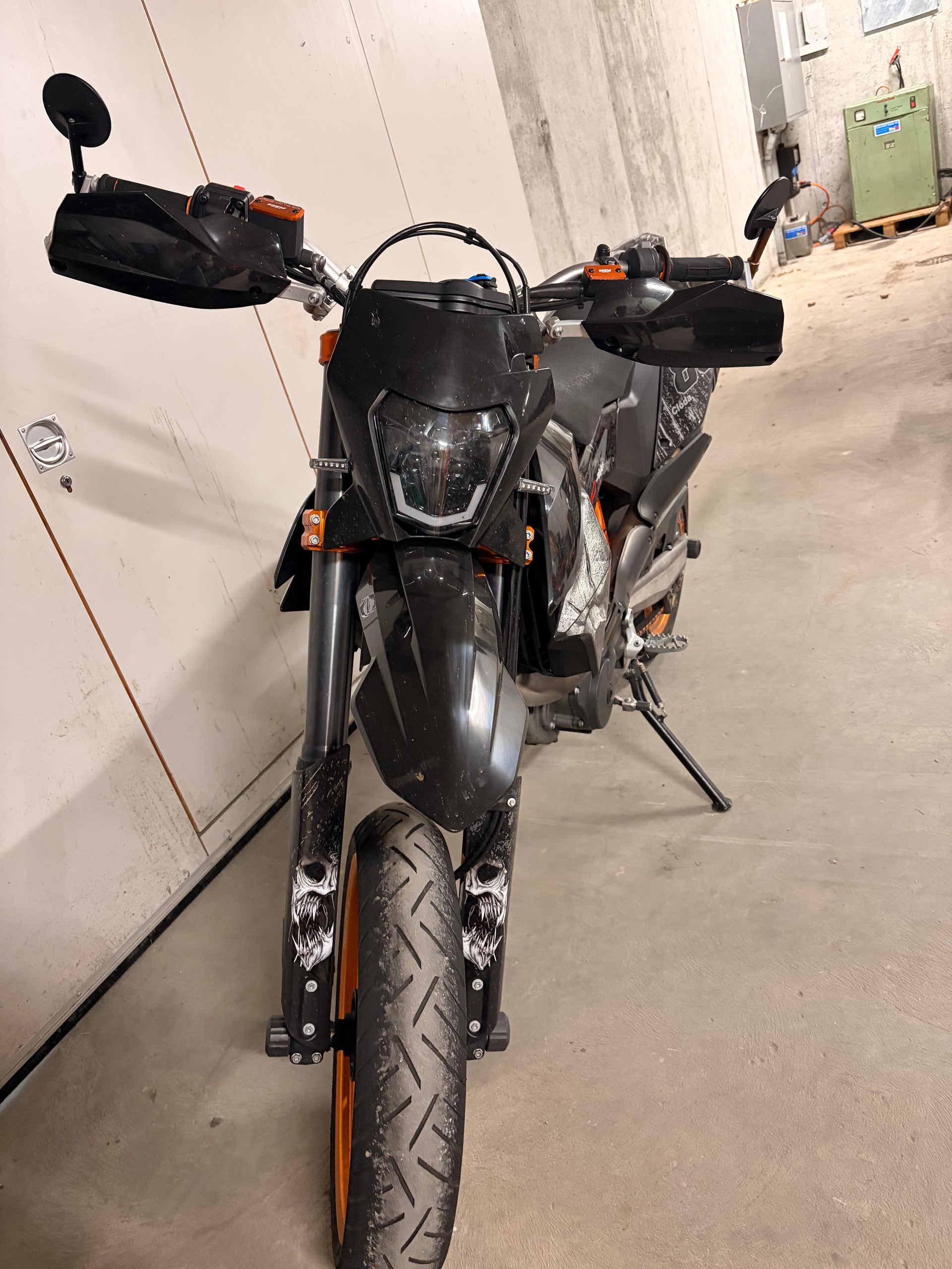 KTM 690 SMC R-image-1