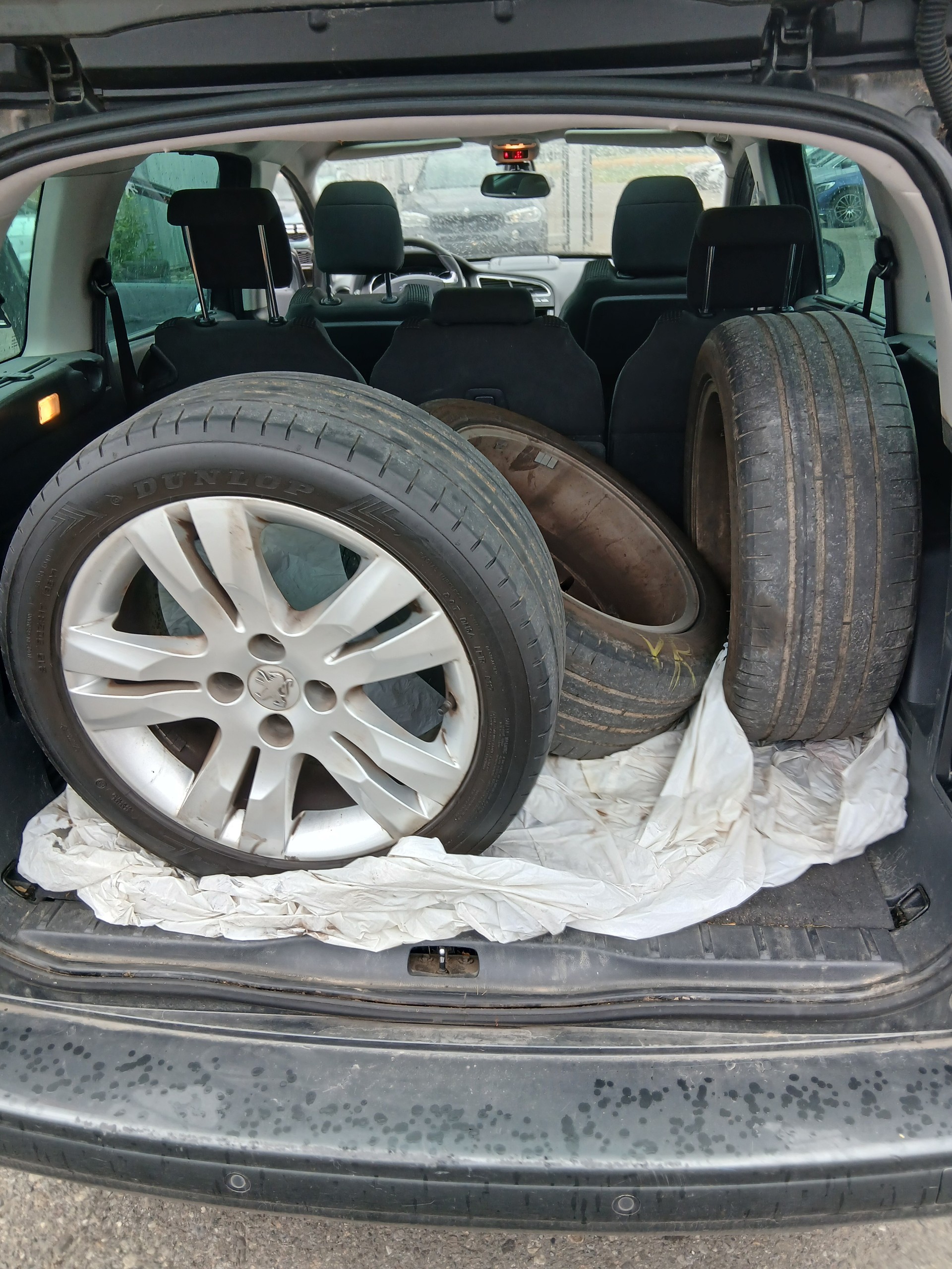 PEUGEOT 5008 1.6 16V T Active-image-10