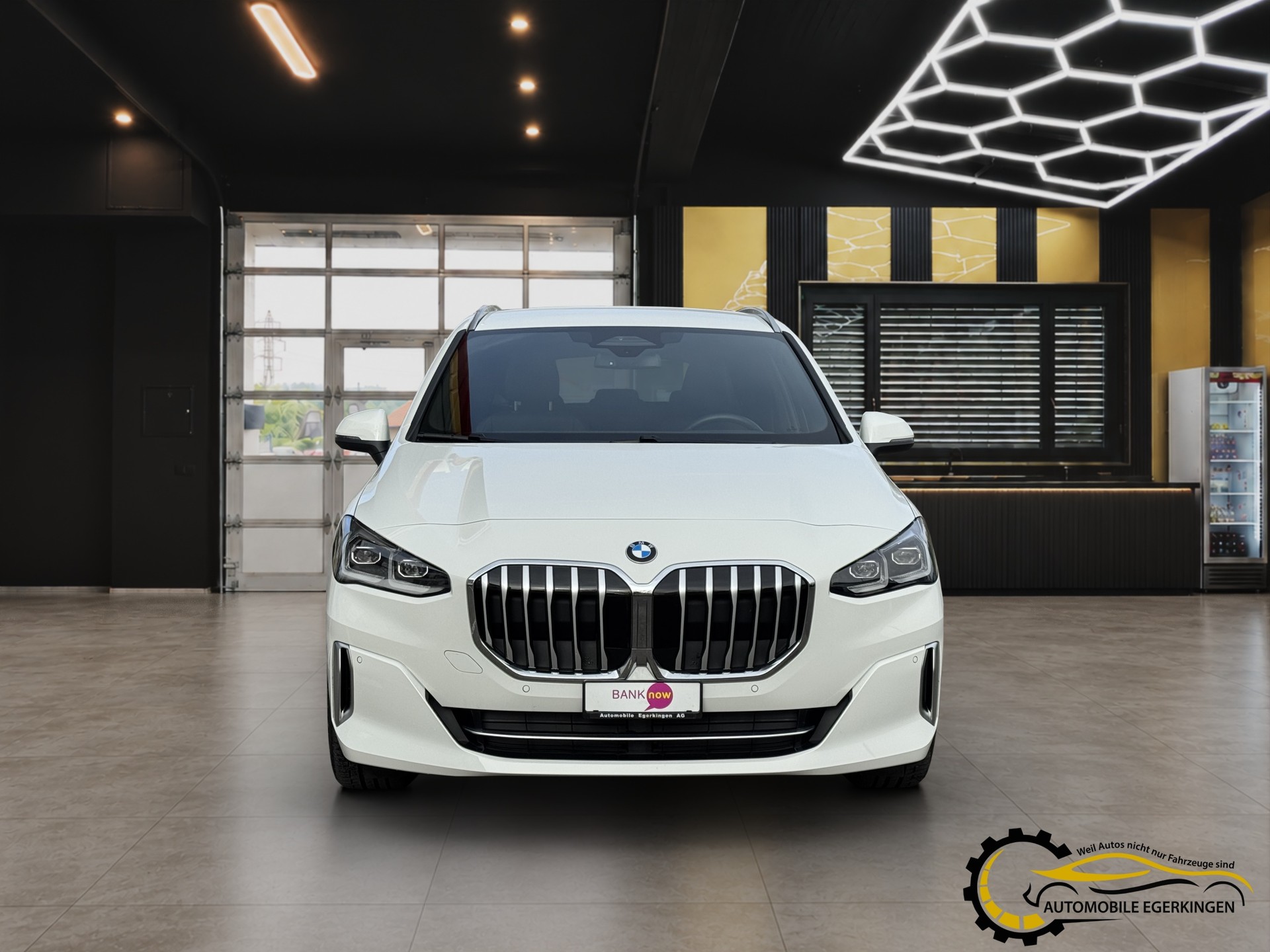 BMW 218d Active Tourer-showroom-element-1