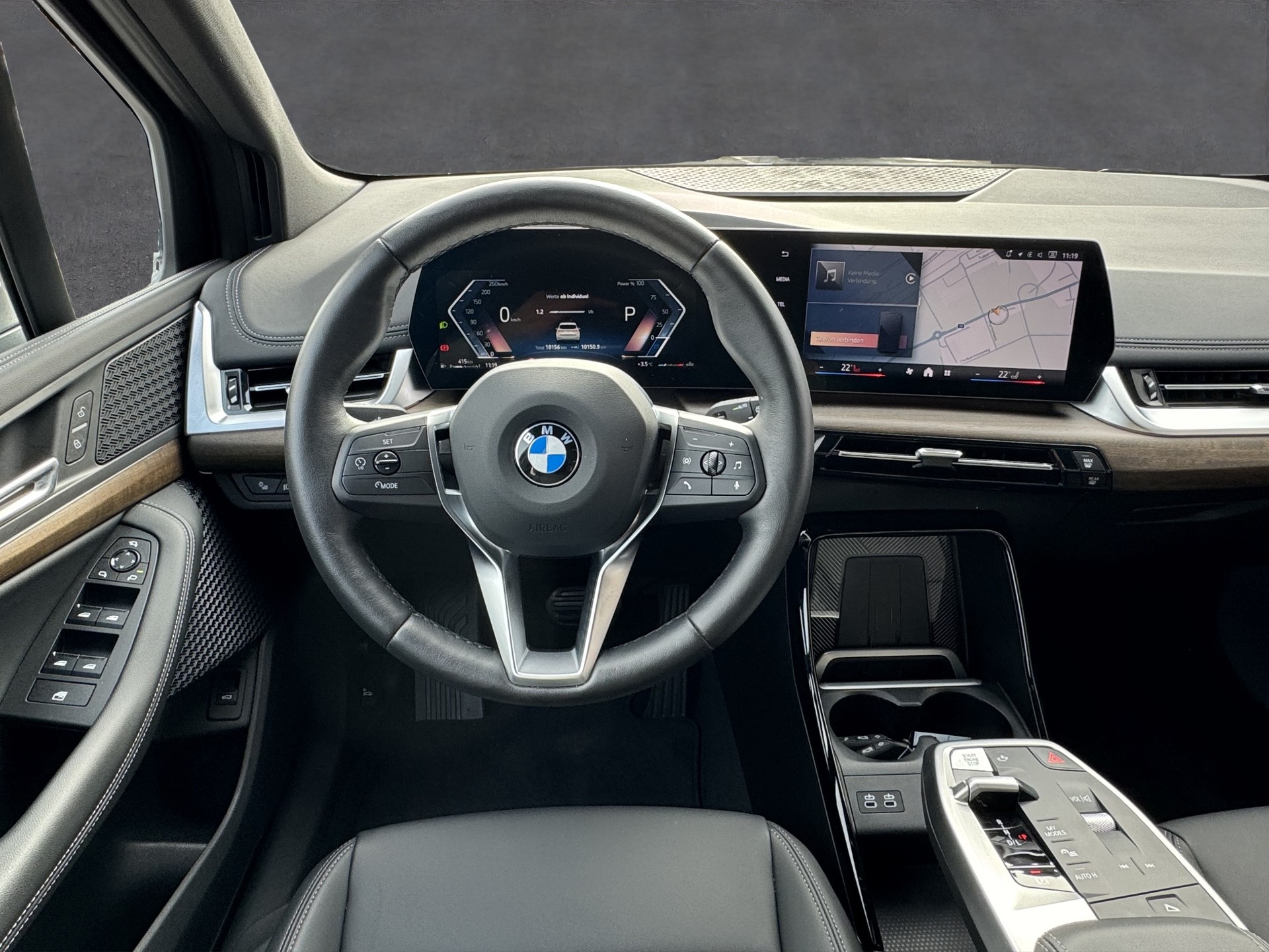 BMW 218d Active Tourer-image-11